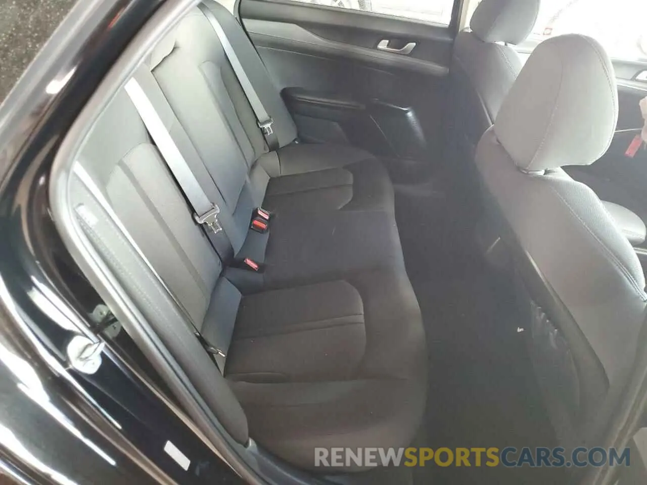 10 fotografías del automóvil dañado 5XXG14J24PG194365 KIA K5 2023