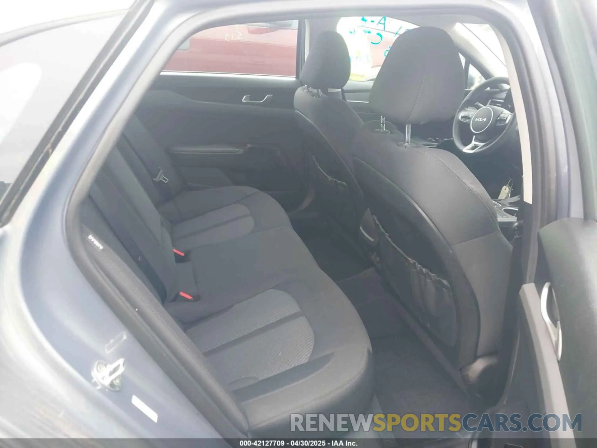 8 fotografías del automóvil dañado 5XXG14J24PG196018 KIA K5 2023