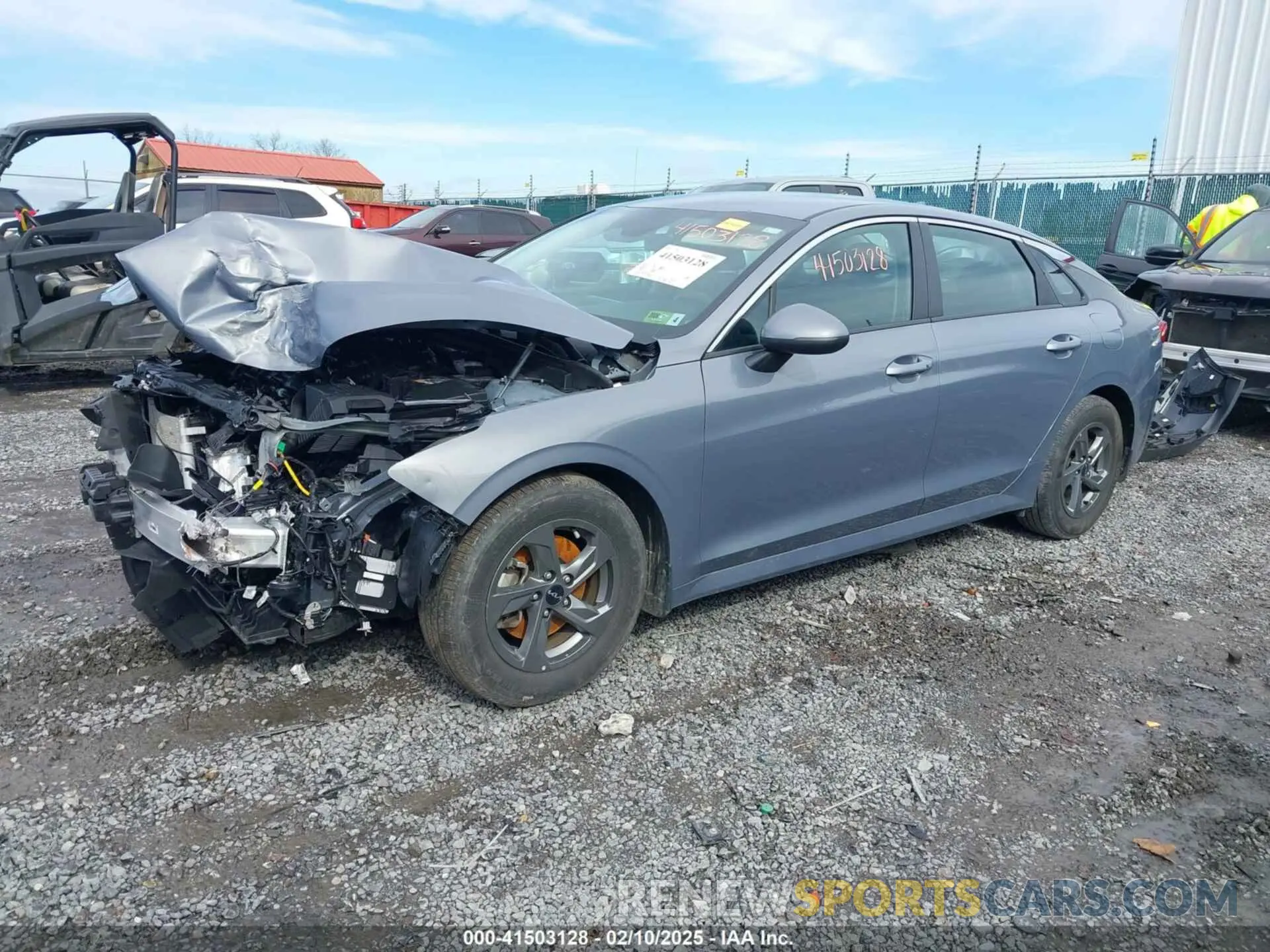 2 fotografías del automóvil dañado 5XXG14J24PG203971 KIA K5 2023