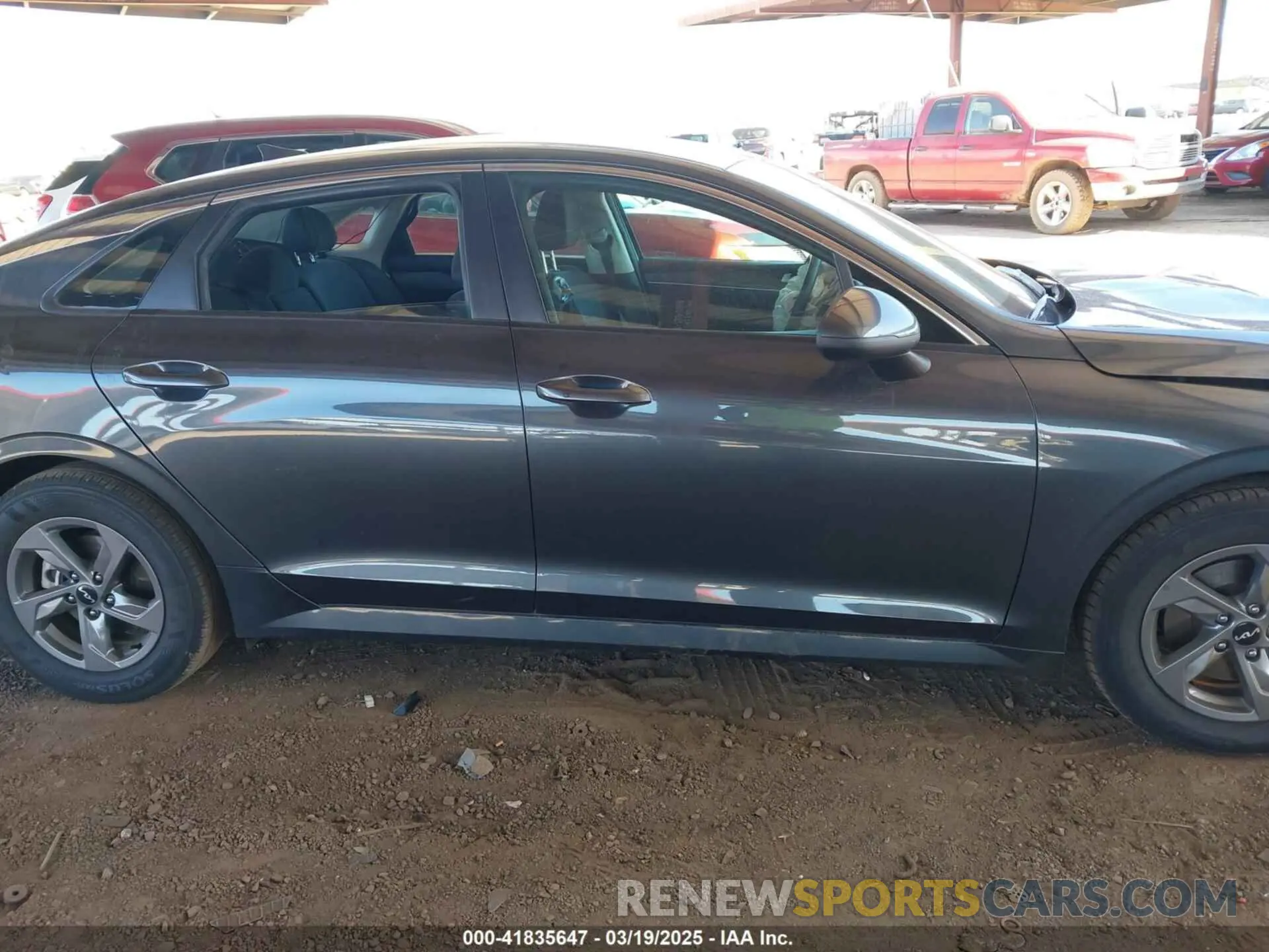 13 fotografías del automóvil dañado 5XXG14J24PG204036 KIA K5 2023