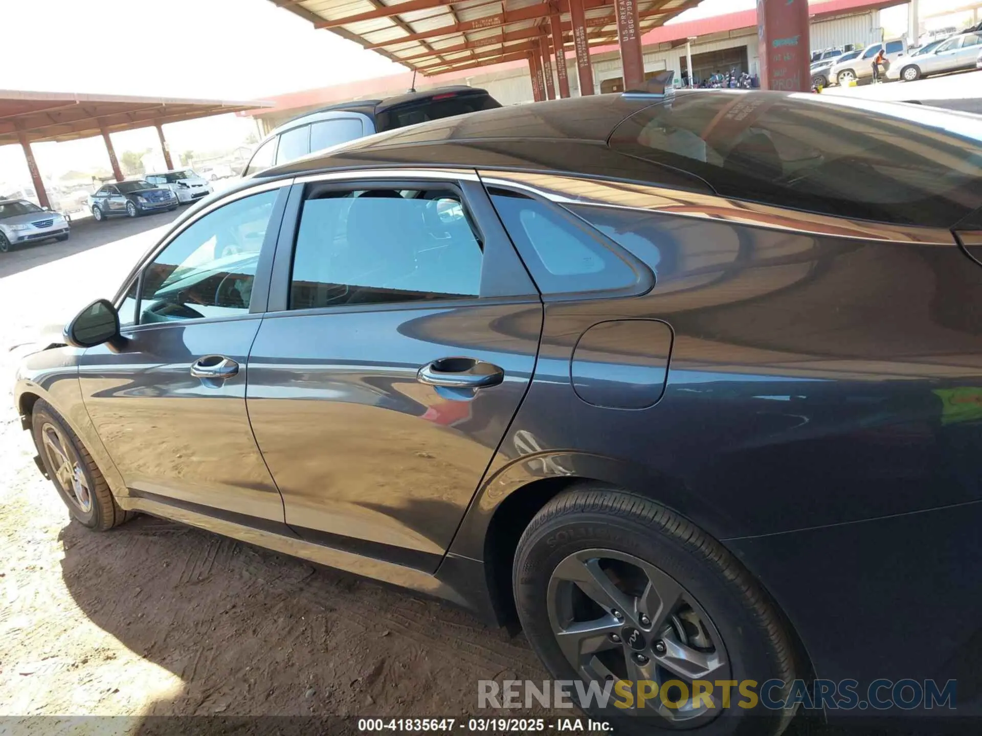 14 fotografías del automóvil dañado 5XXG14J24PG204036 KIA K5 2023