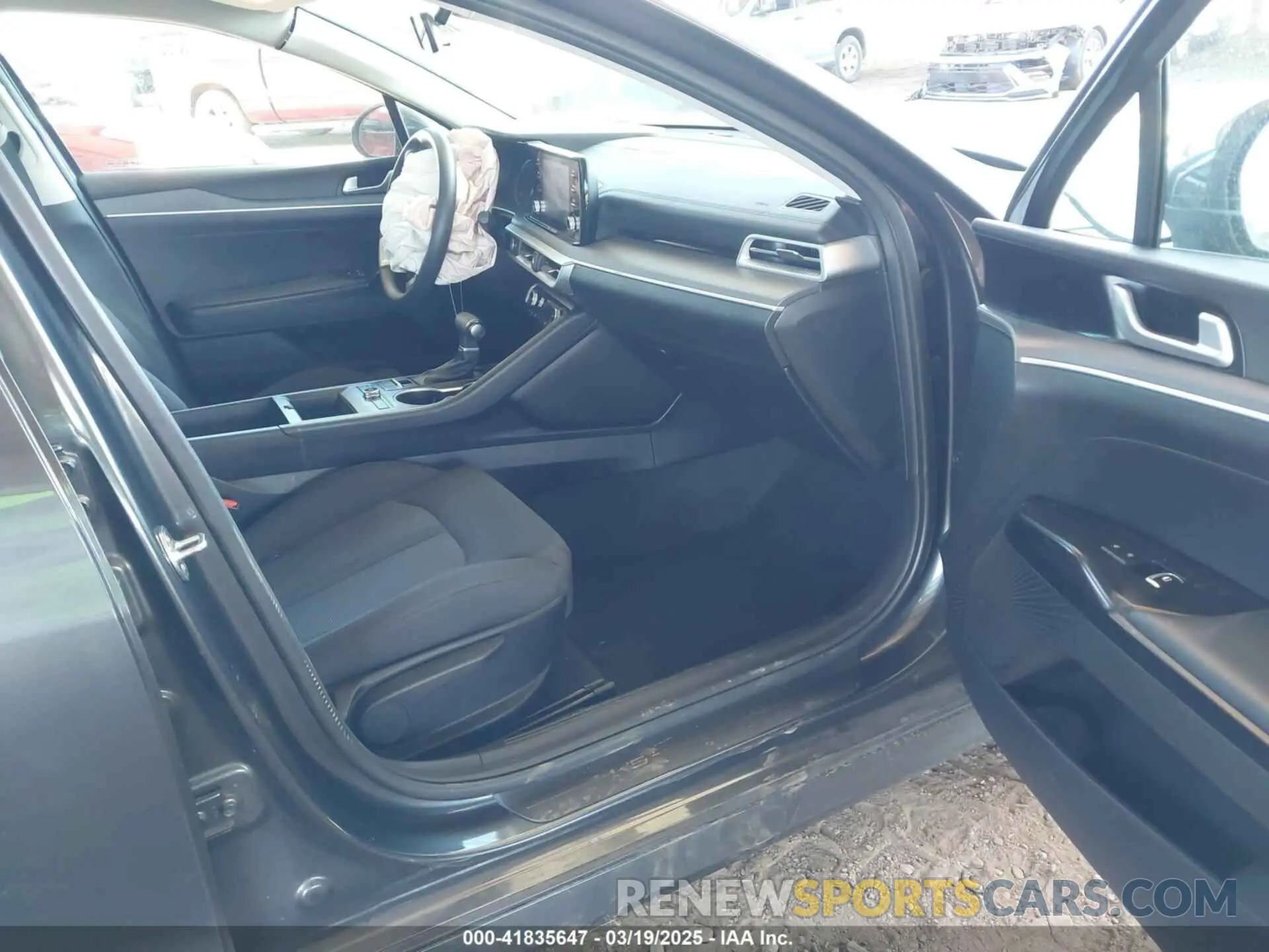 5 fotografías del automóvil dañado 5XXG14J24PG204036 KIA K5 2023
