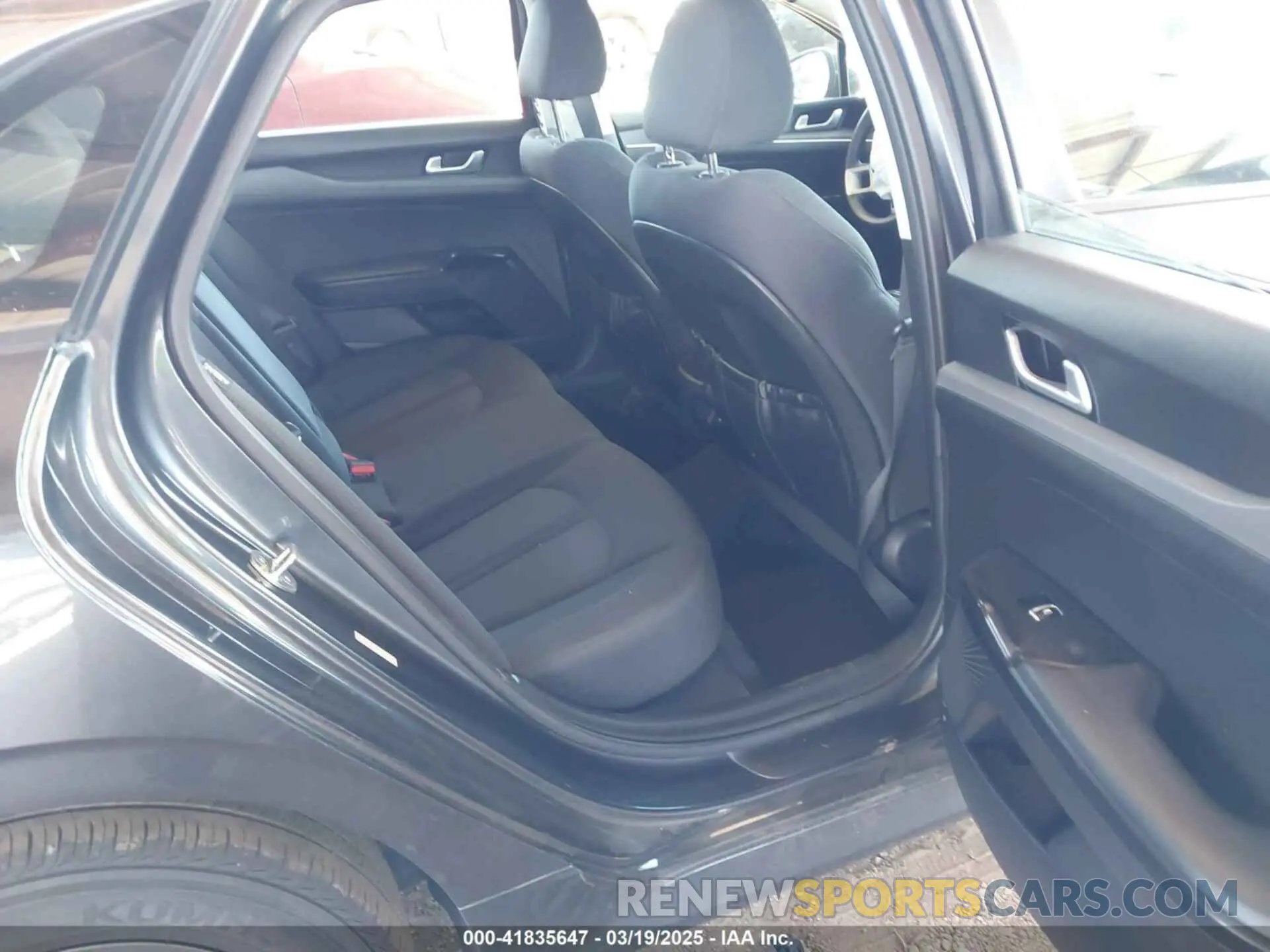 8 fotografías del automóvil dañado 5XXG14J24PG204036 KIA K5 2023