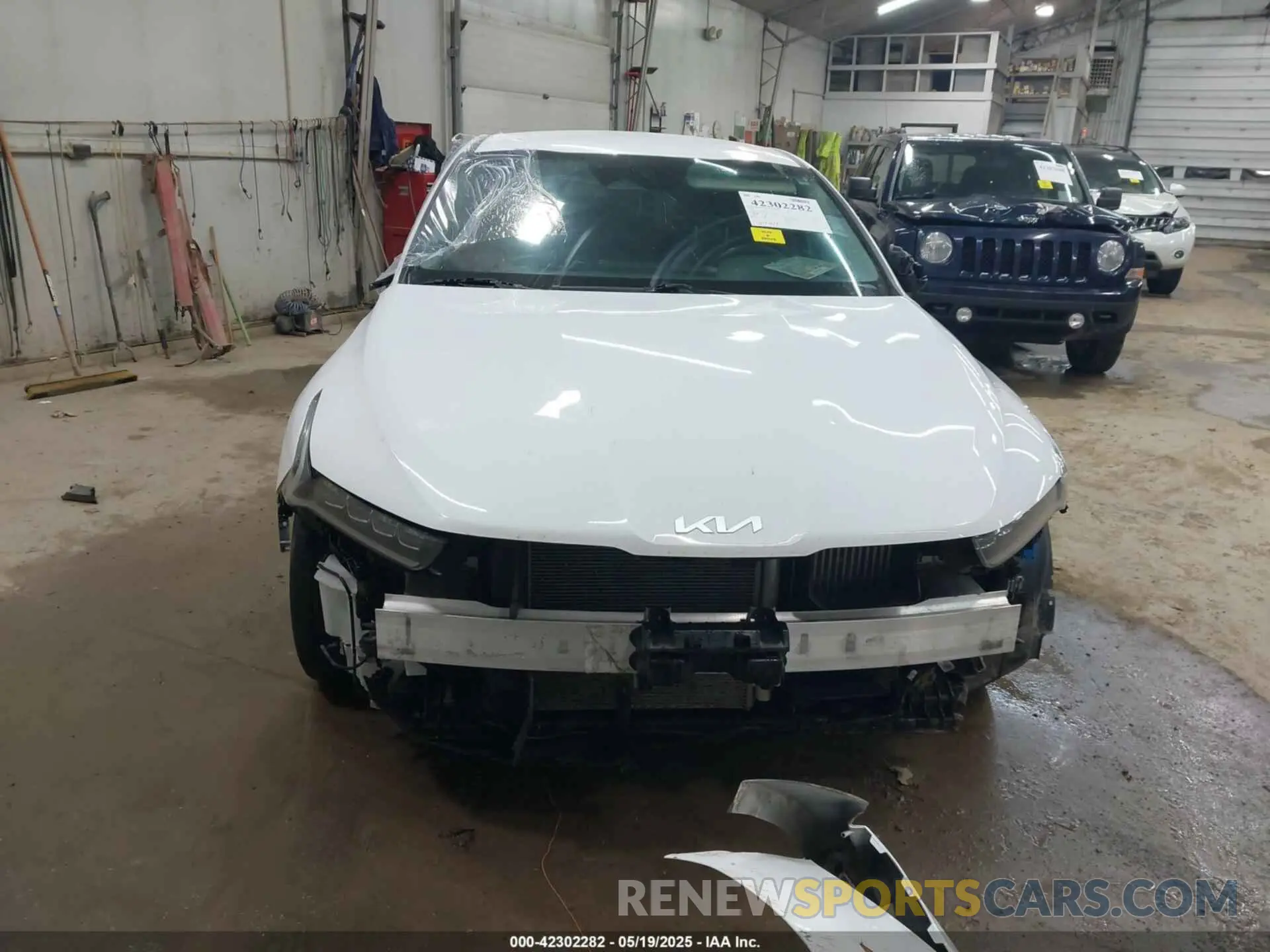 12 fotografías del automóvil dañado 5XXG14J25PG183200 KIA K5 2023