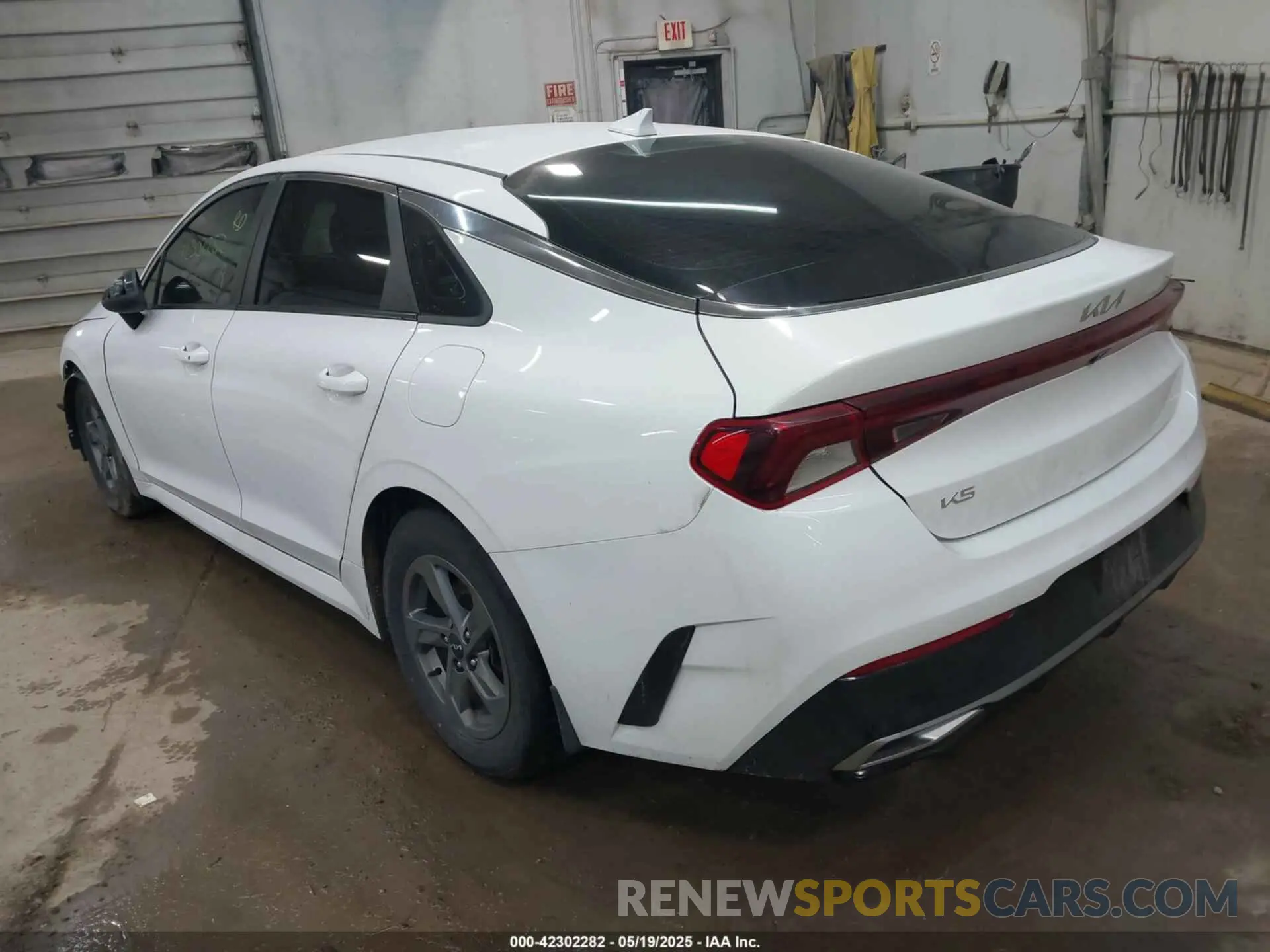 3 fotografías del automóvil dañado 5XXG14J25PG183200 KIA K5 2023