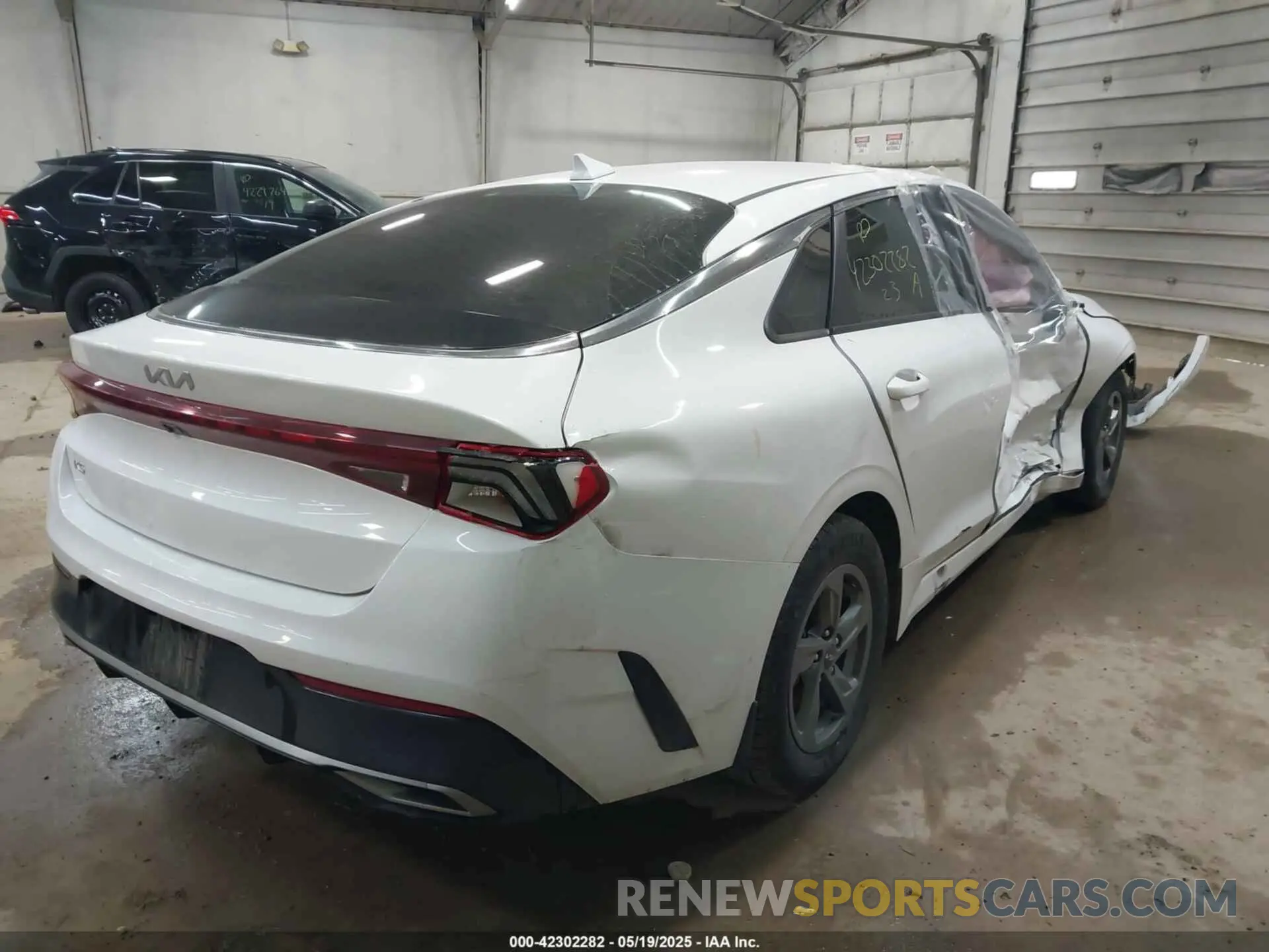 4 fotografías del automóvil dañado 5XXG14J25PG183200 KIA K5 2023