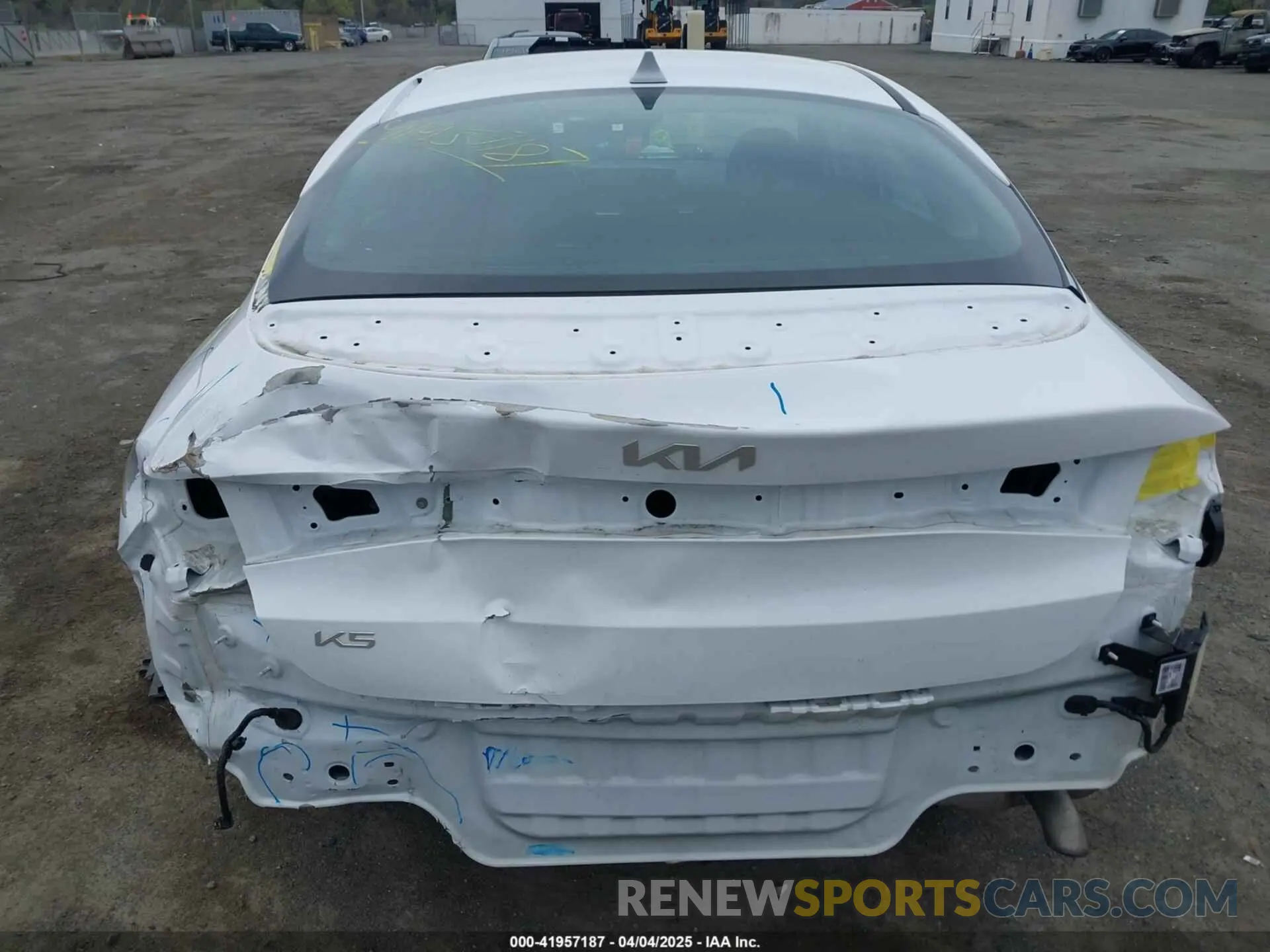 17 fotografías del automóvil dañado 5XXG14J25PG199722 KIA K5 2023