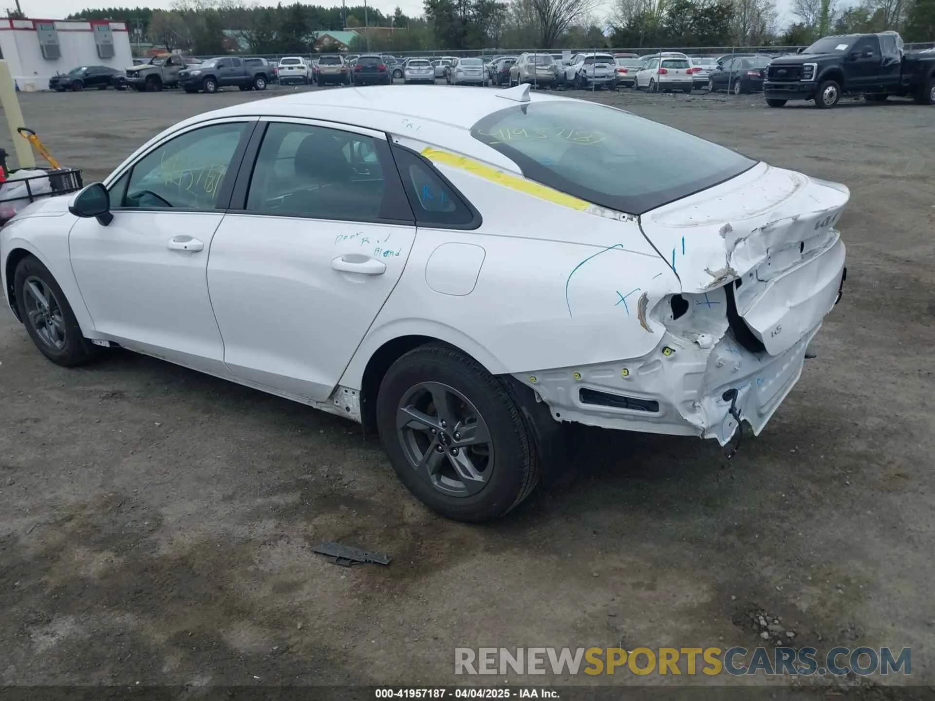 3 fotografías del automóvil dañado 5XXG14J25PG199722 KIA K5 2023