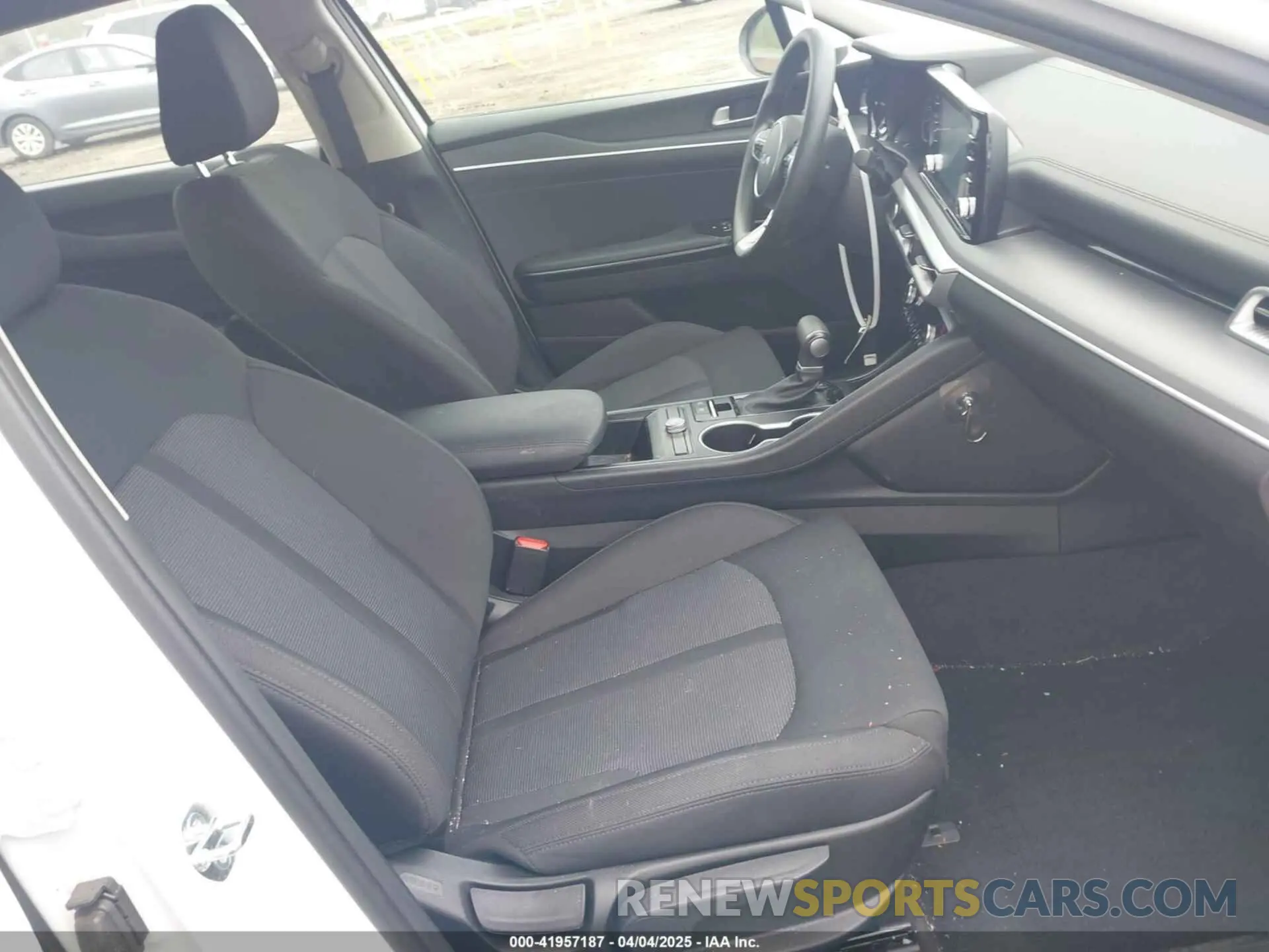 5 fotografías del automóvil dañado 5XXG14J25PG199722 KIA K5 2023