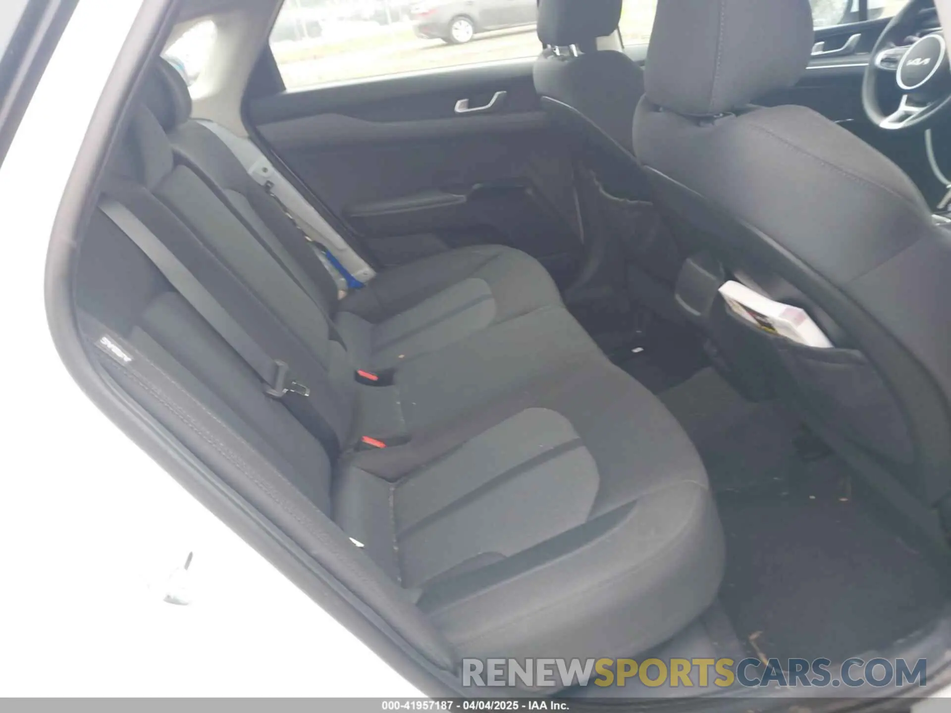 8 fotografías del automóvil dañado 5XXG14J25PG199722 KIA K5 2023