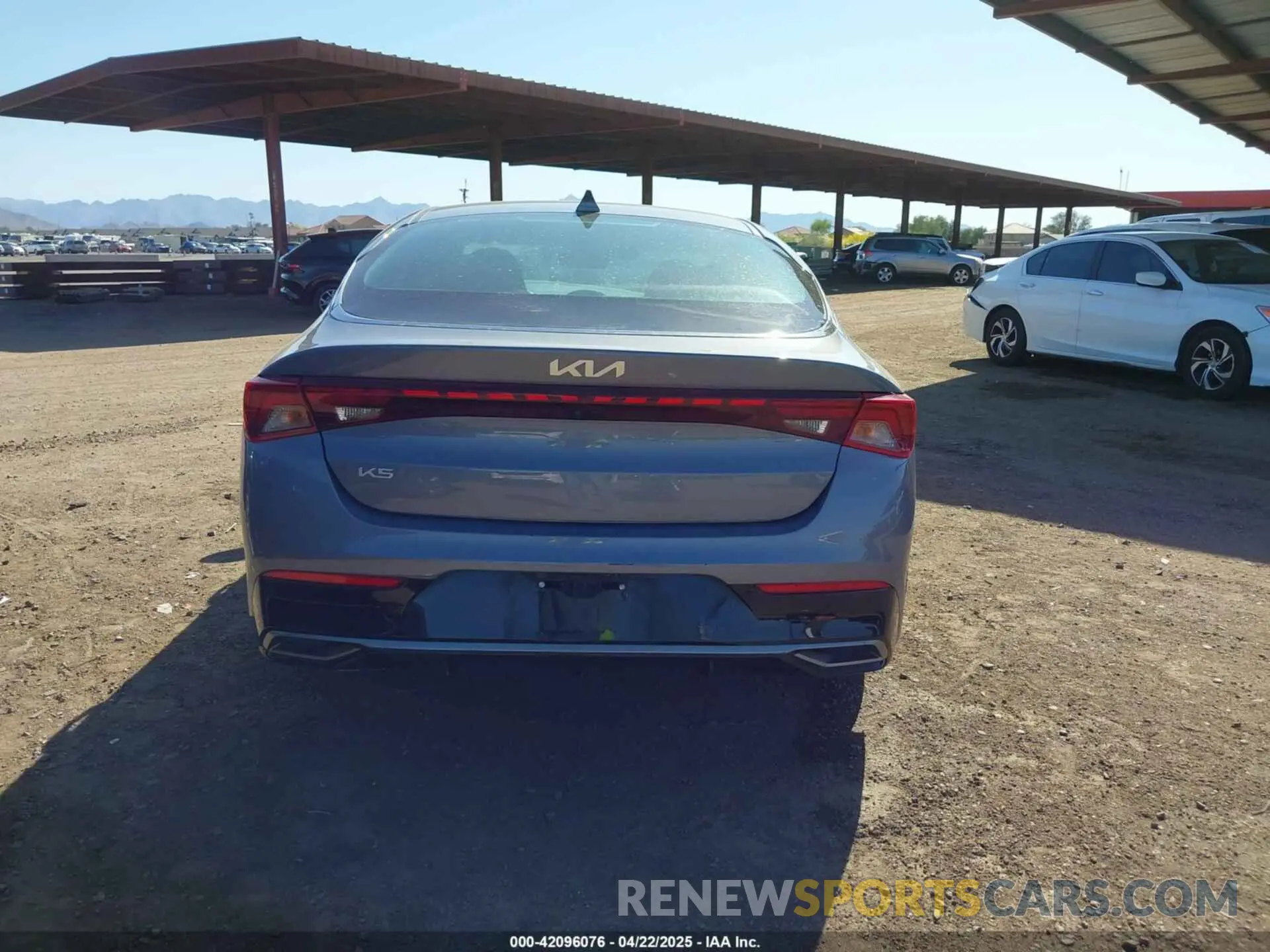 17 fotografías del automóvil dañado 5XXG14J25PG209827 KIA K5 2023