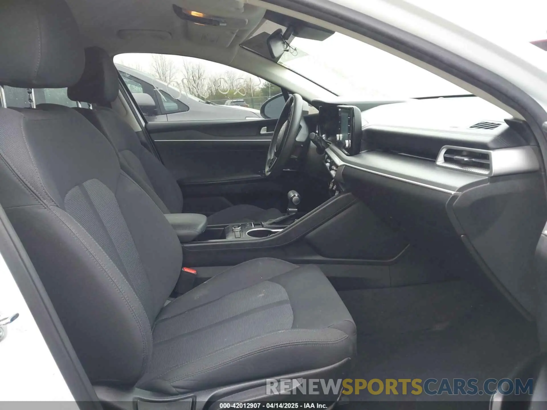 5 fotografías del automóvil dañado 5XXG14J26PG203910 KIA K5 2023