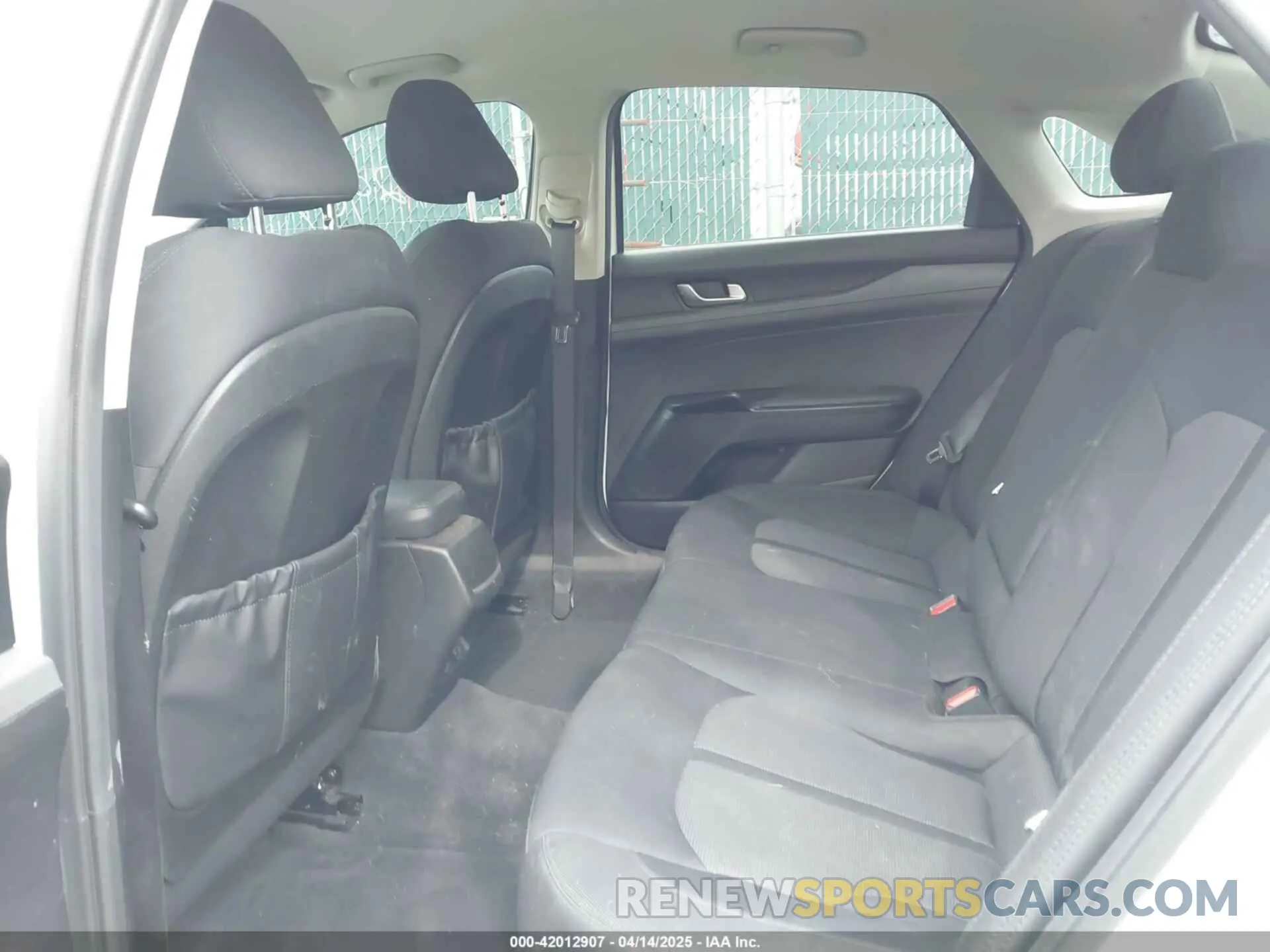 8 fotografías del automóvil dañado 5XXG14J26PG203910 KIA K5 2023