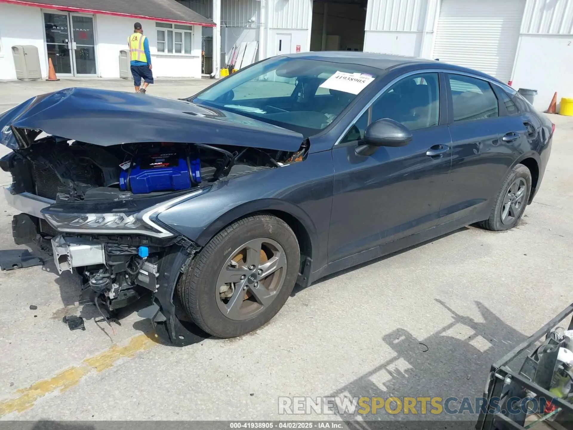2 fotografías del automóvil dañado 5XXG14J28PG184406 KIA K5 2023