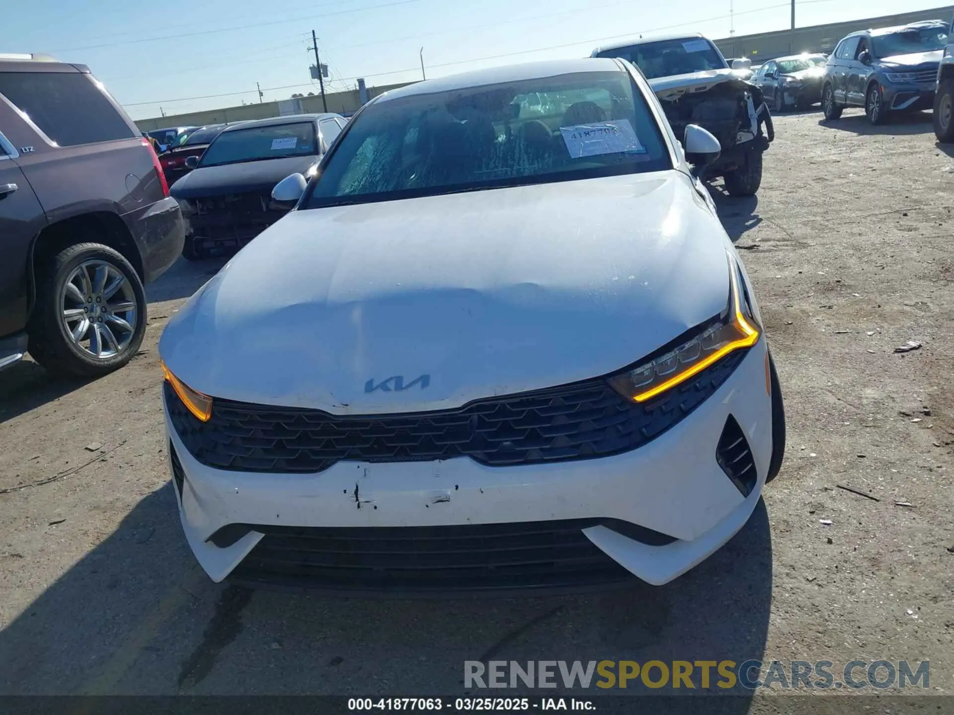 12 fotografías del automóvil dañado 5XXG14J28PG199410 KIA K5 2023