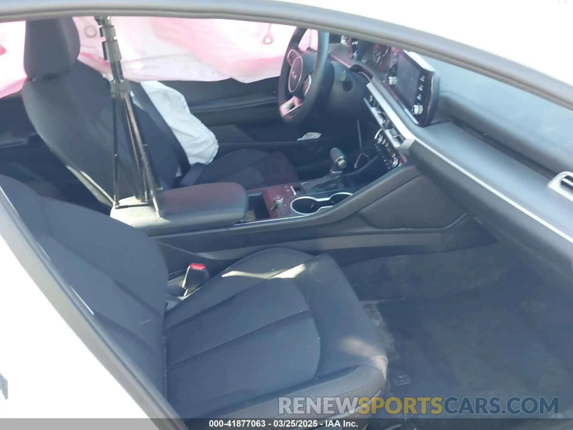5 fotografías del automóvil dañado 5XXG14J28PG199410 KIA K5 2023
