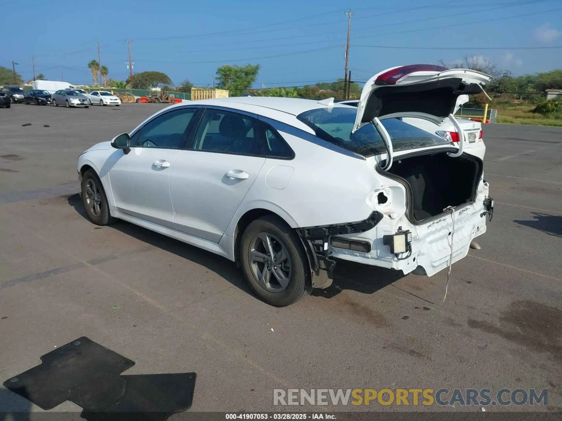 3 fotografías del automóvil dañado 5XXG14J28PG219316 KIA K5 2023