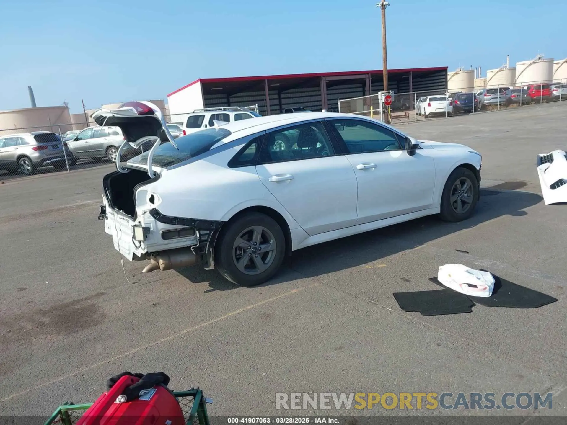 4 fotografías del automóvil dañado 5XXG14J28PG219316 KIA K5 2023