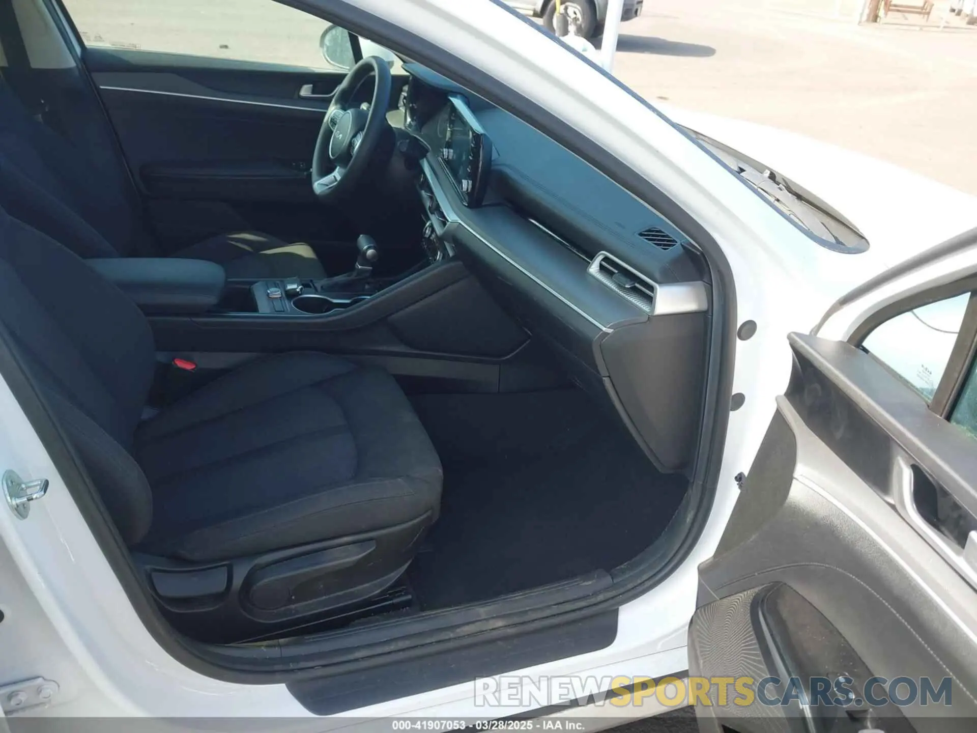 5 fotografías del automóvil dañado 5XXG14J28PG219316 KIA K5 2023