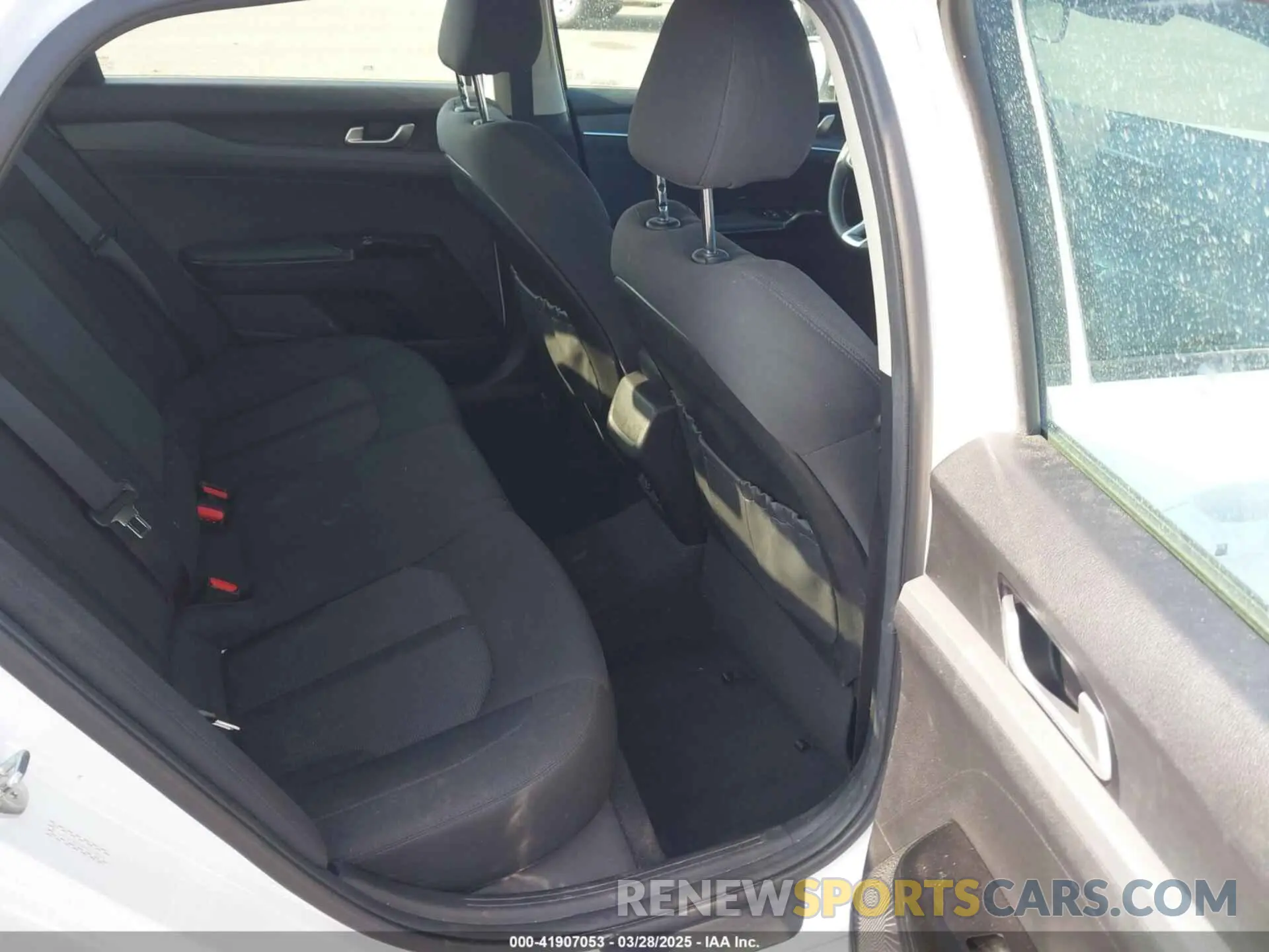 8 fotografías del automóvil dañado 5XXG14J28PG219316 KIA K5 2023