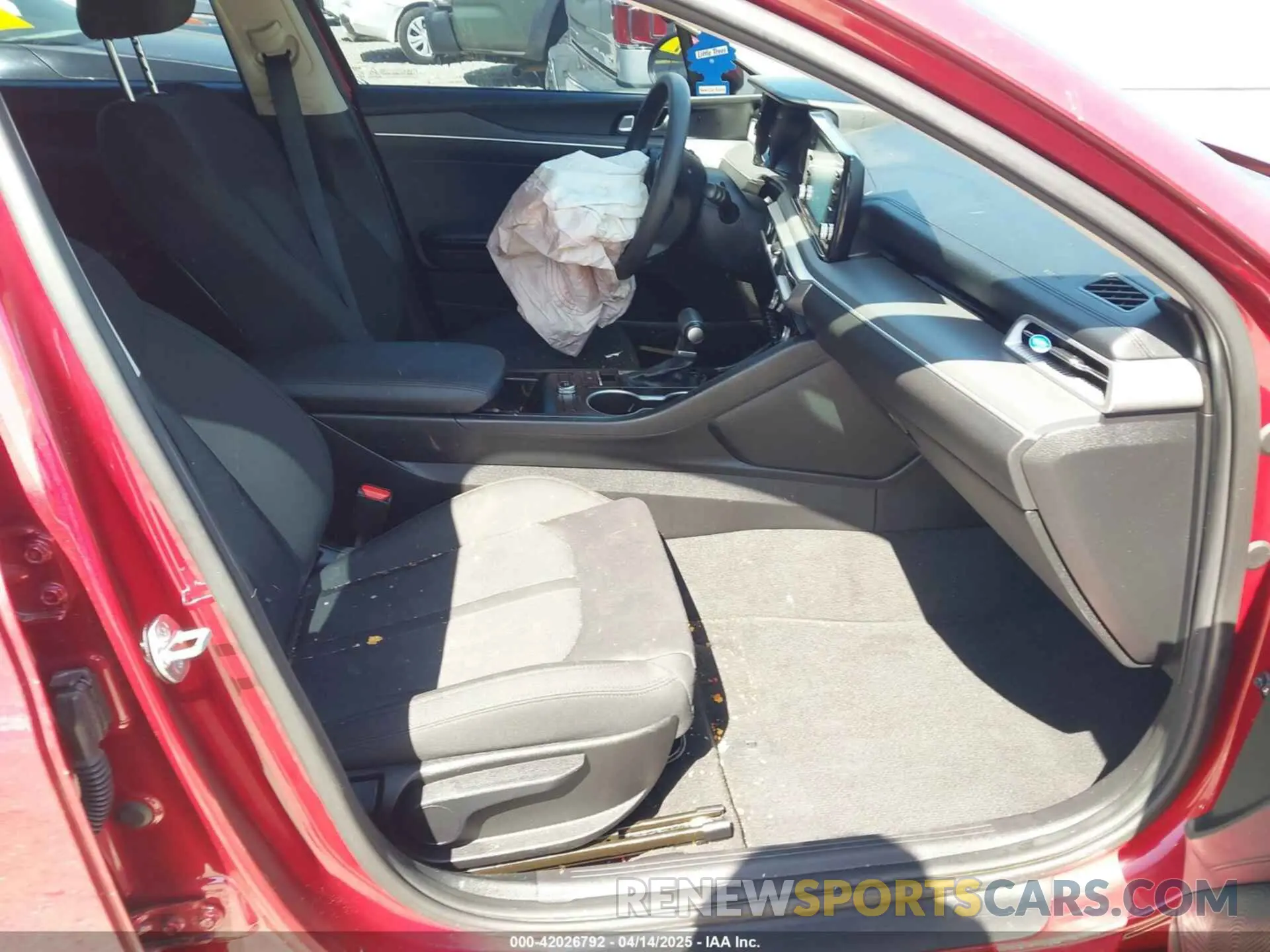 5 fotografías del automóvil dañado 5XXG14J29PG212147 KIA K5 2023