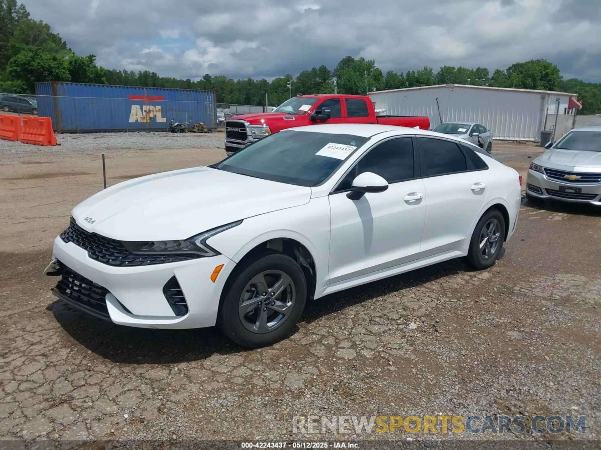 2 fotografías del automóvil dañado 5XXG14J2XPG210651 KIA K5 2023