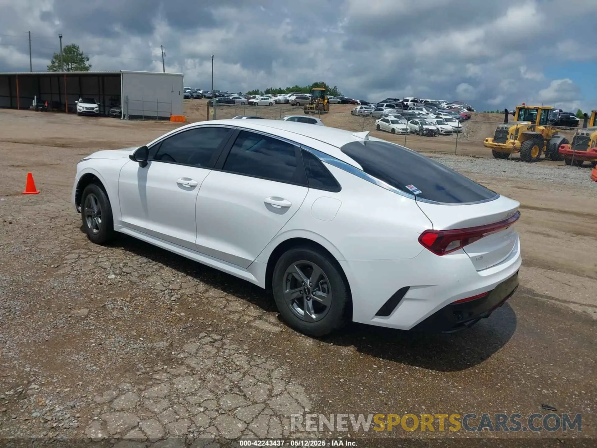 3 fotografías del automóvil dañado 5XXG14J2XPG210651 KIA K5 2023