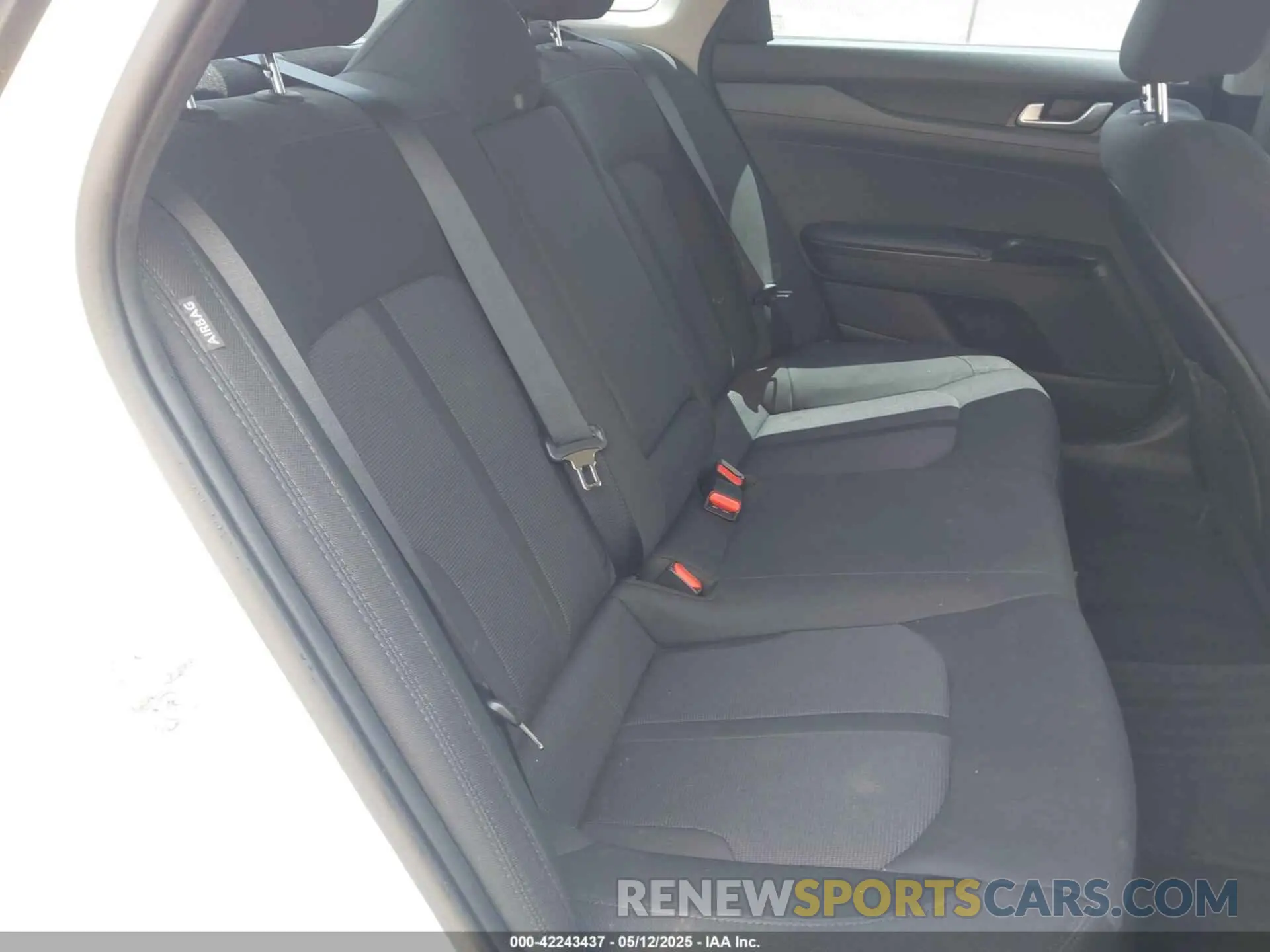 8 fotografías del automóvil dañado 5XXG14J2XPG210651 KIA K5 2023