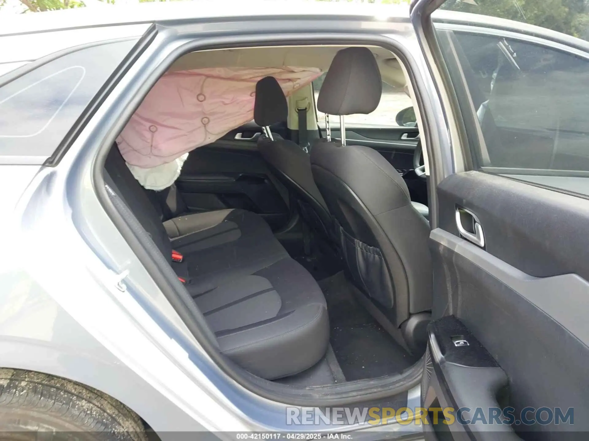 8 fotografías del automóvil dañado 5XXG14J2XPG216370 KIA K5 2023