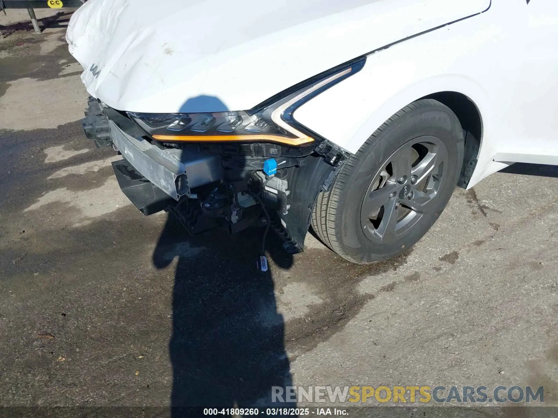 17 fotografías del automóvil dañado 5XXG14J2XPG220175 KIA K5 2023