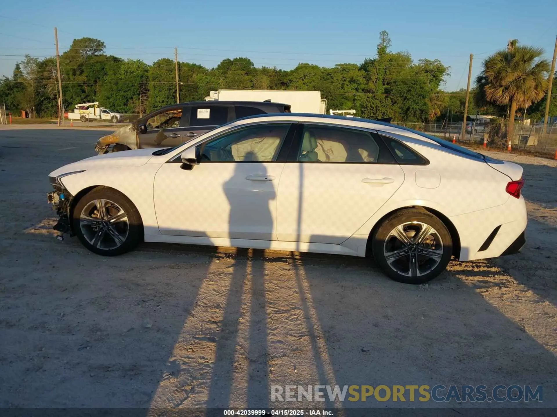 15 fotografías del automóvil dañado 5XXG34J22PG169121 KIA K5 2023