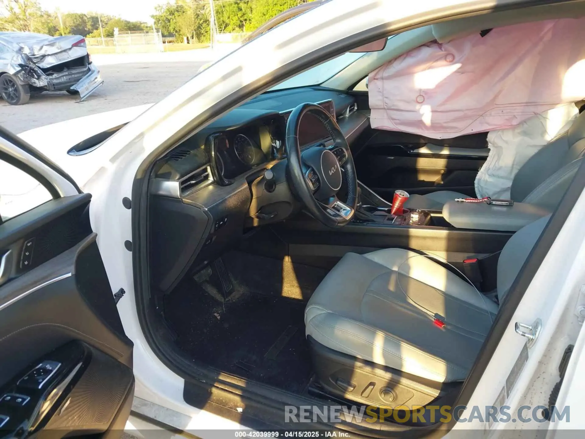 5 fotografías del automóvil dañado 5XXG34J22PG169121 KIA K5 2023