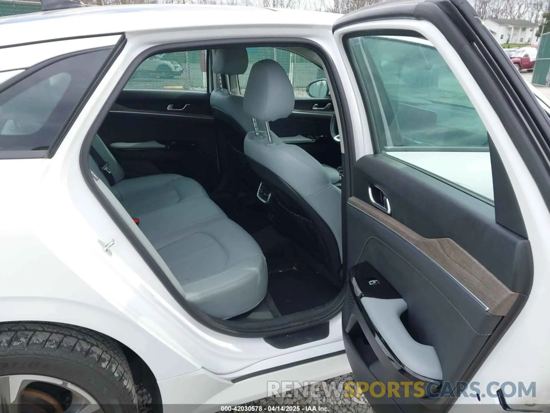 8 fotografías del automóvil dañado 5XXG34J22PG201579 KIA K5 2023