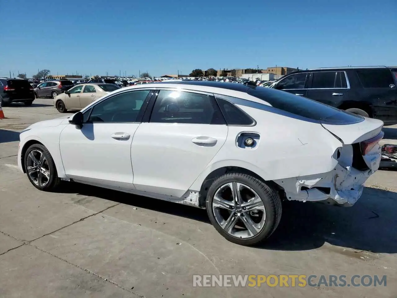 2 fotografías del automóvil dañado 5XXG34J2XPG197555 KIA K5 2023