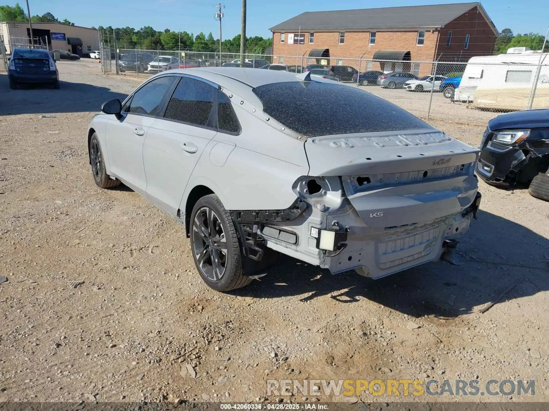 3 fotografías del automóvil dañado 5XXG64J20PG206965 KIA K5 2023