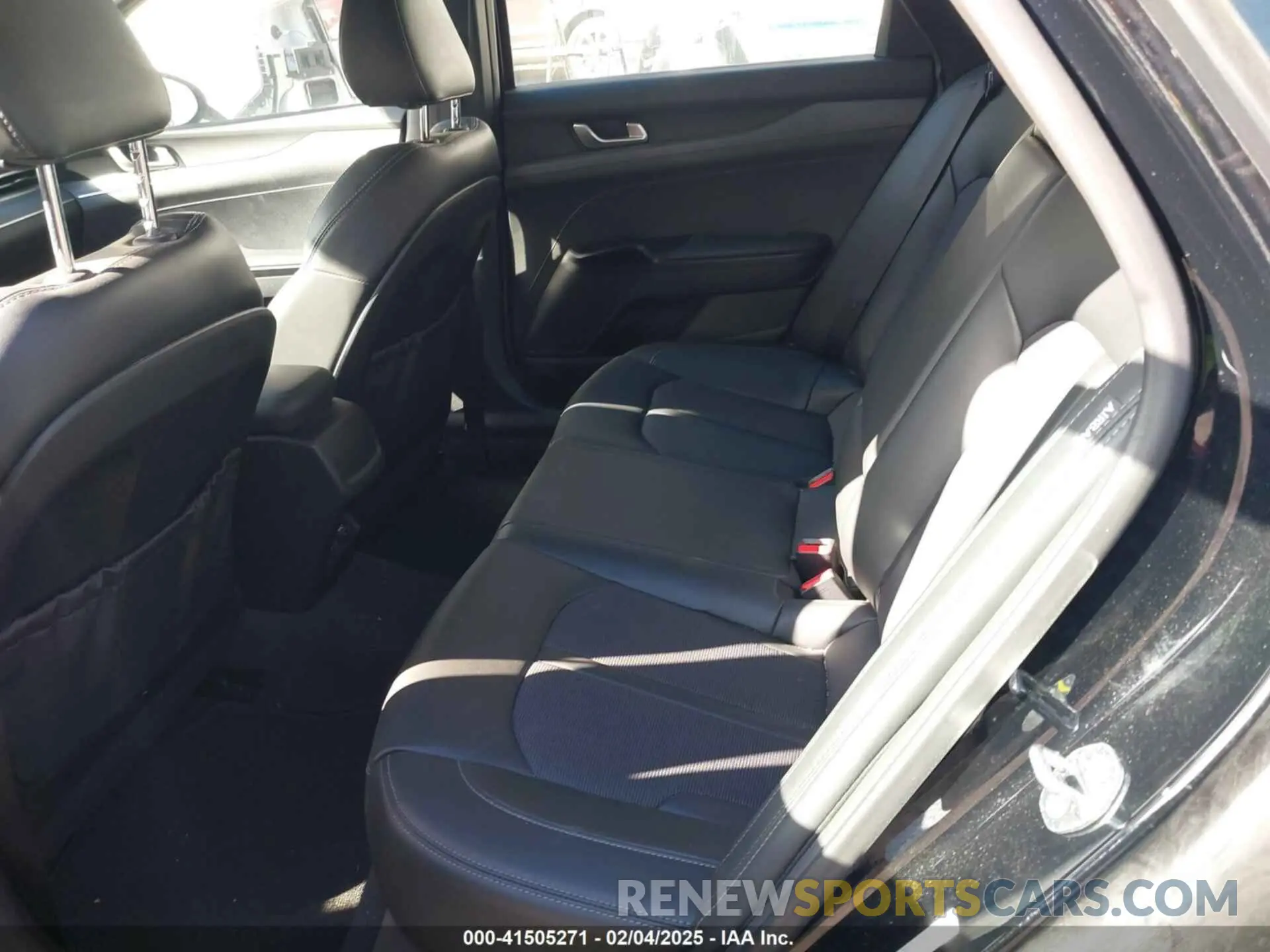 8 fotografías del automóvil dañado 5XXG64J20PG216184 KIA K5 2023