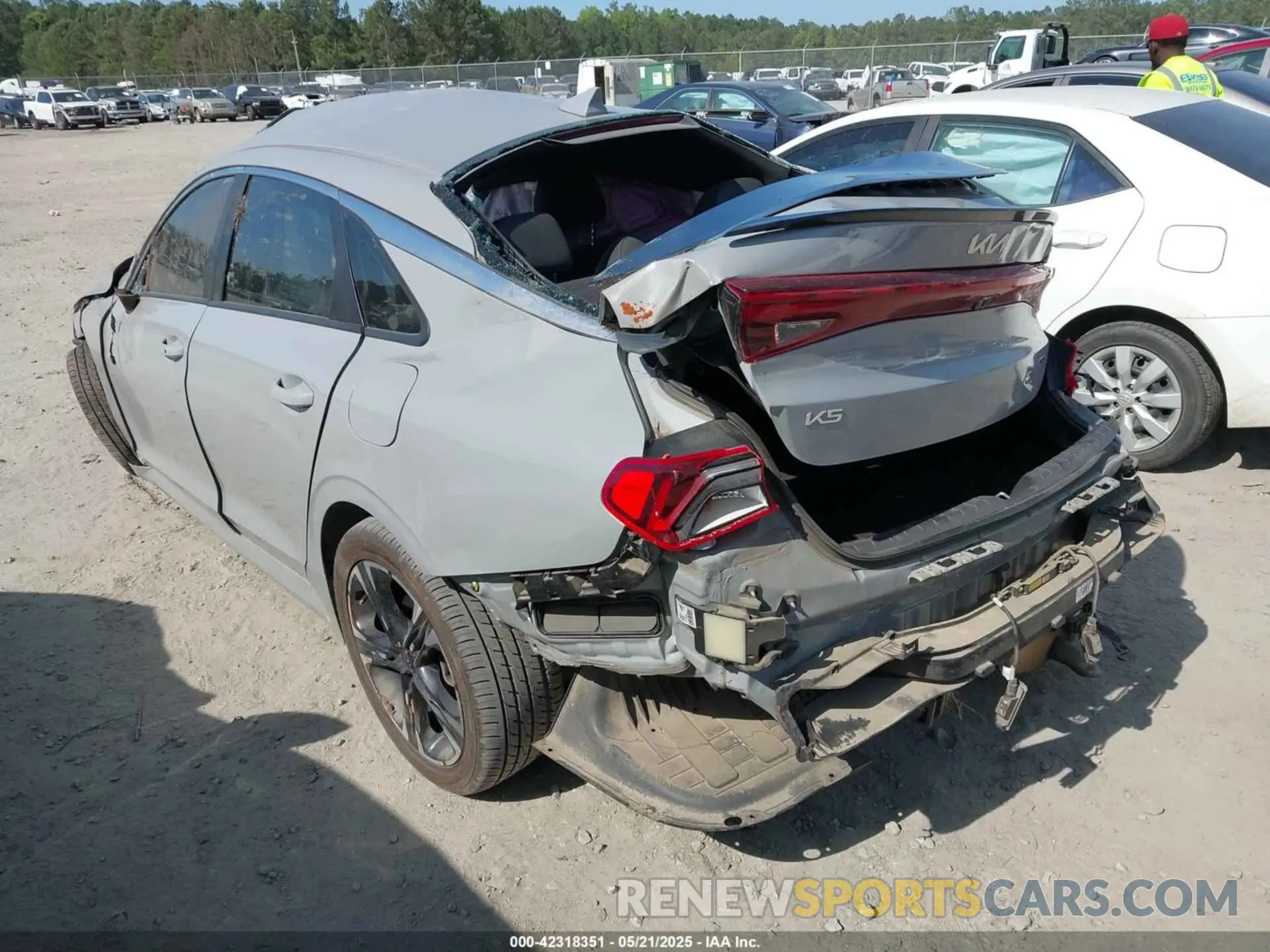 3 fotografías del automóvil dañado 5XXG64J21PG170719 KIA K5 2023