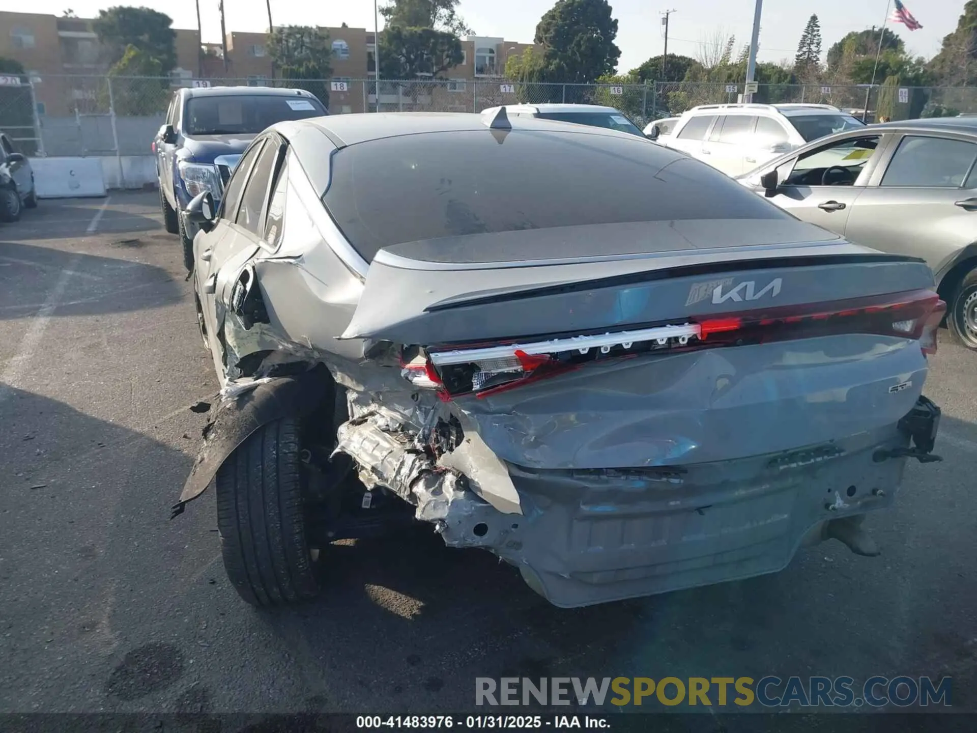3 fotografías del automóvil dañado 5XXG64J21PG171885 KIA K5 2023