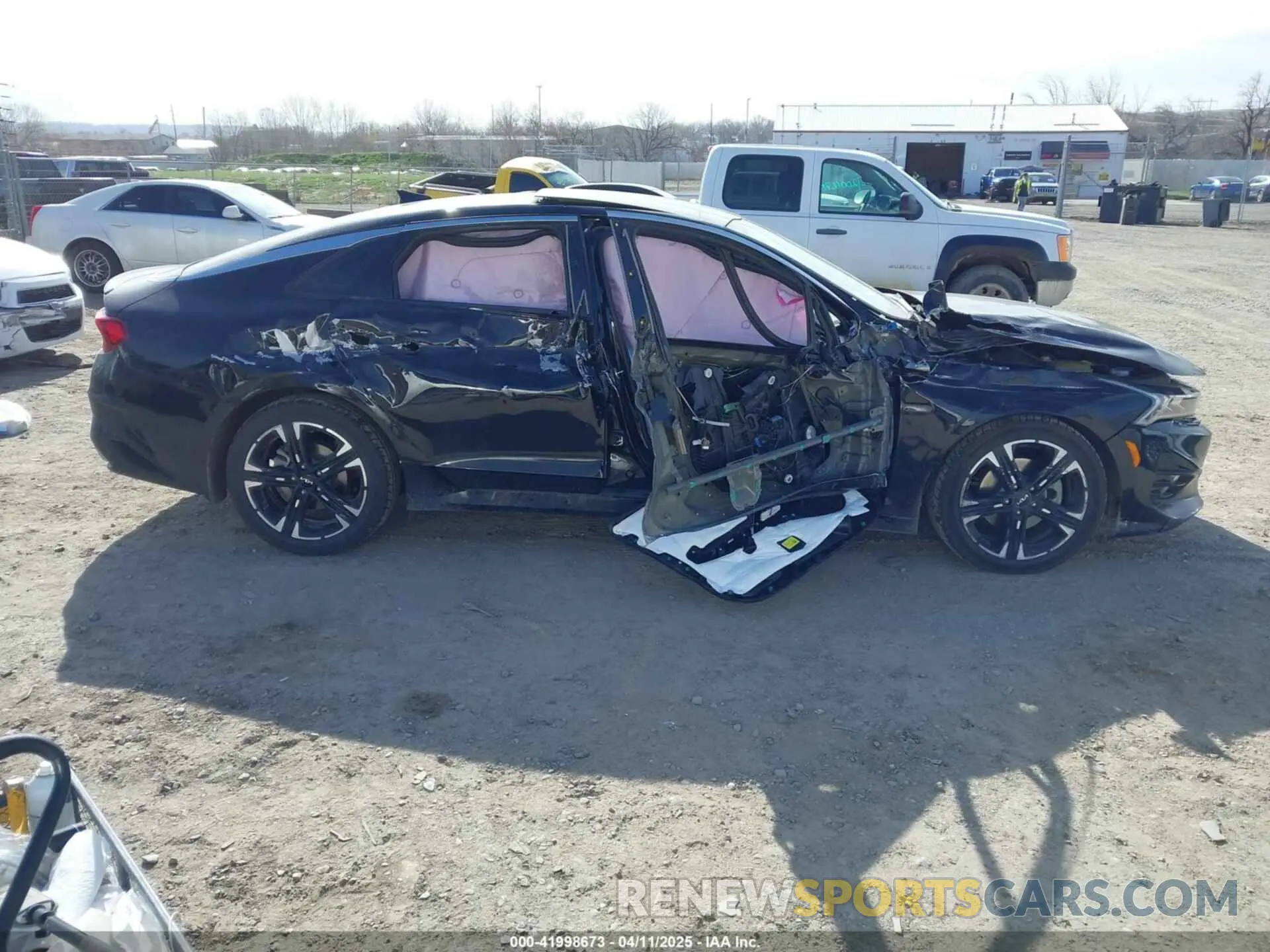 13 fotografías del automóvil dañado 5XXG64J21PG175502 KIA K5 2023