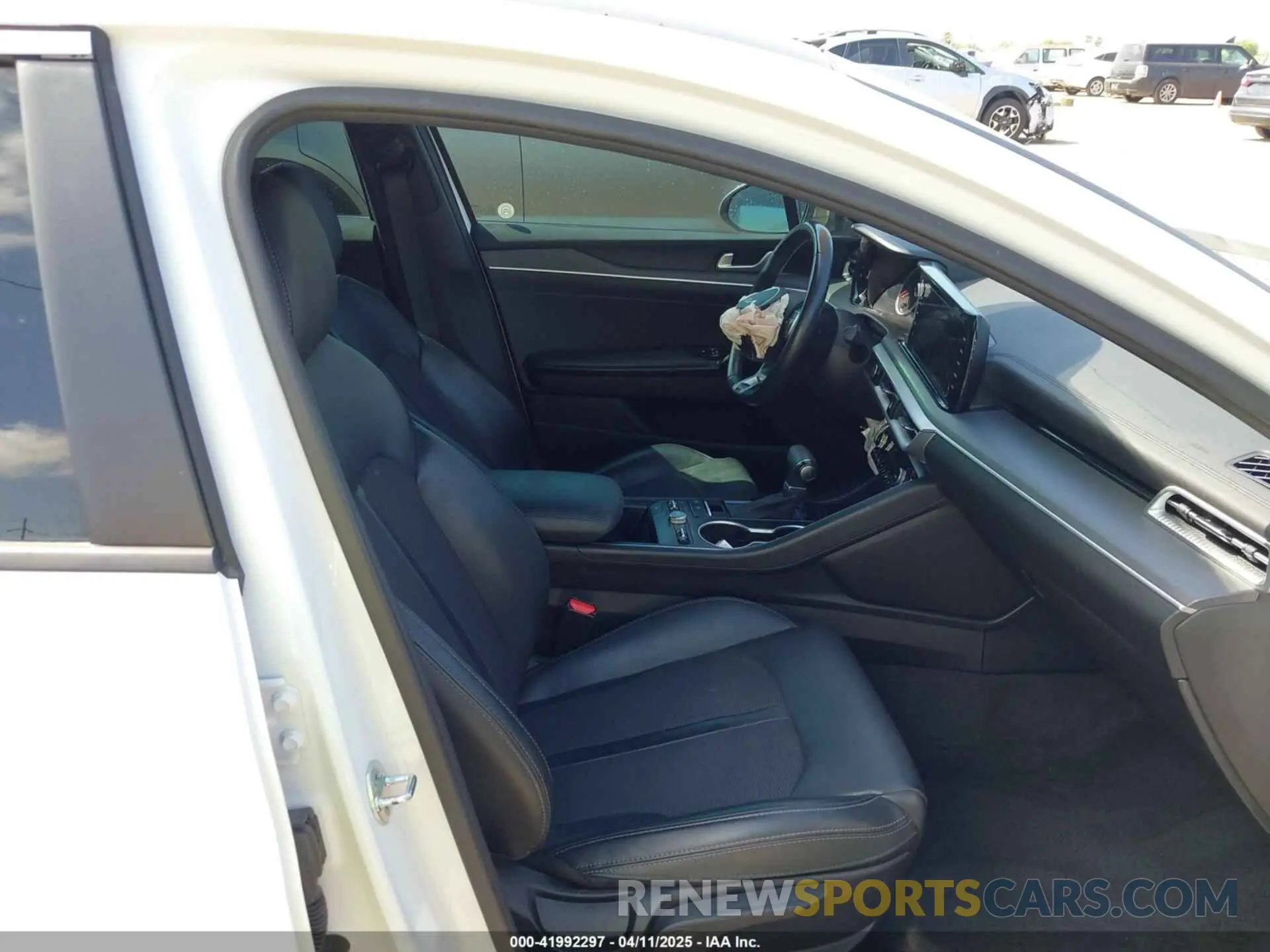 5 fotografías del automóvil dañado 5XXG64J21PG176245 KIA K5 2023