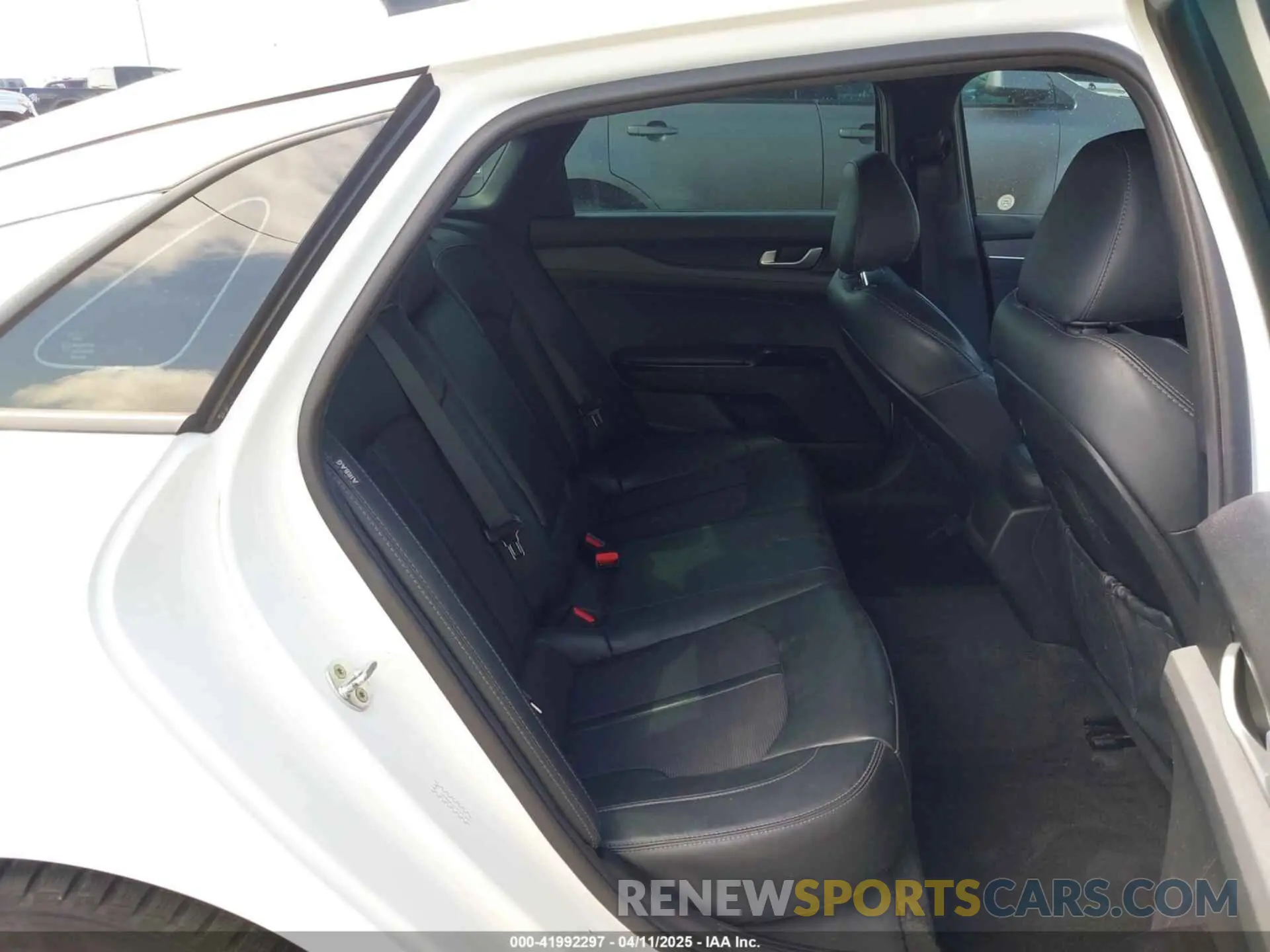 8 fotografías del automóvil dañado 5XXG64J21PG176245 KIA K5 2023