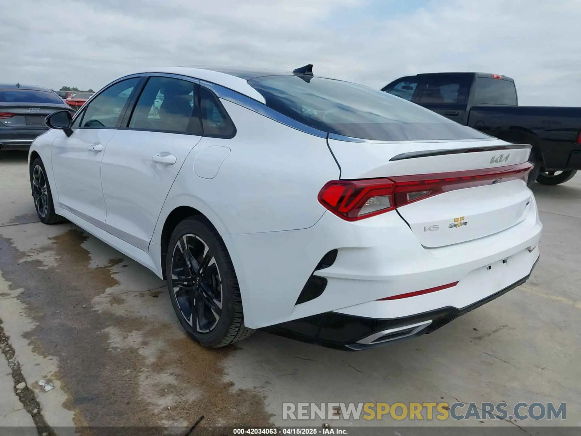 3 fotografías del automóvil dañado 5XXG64J21PG183275 KIA K5 2023
