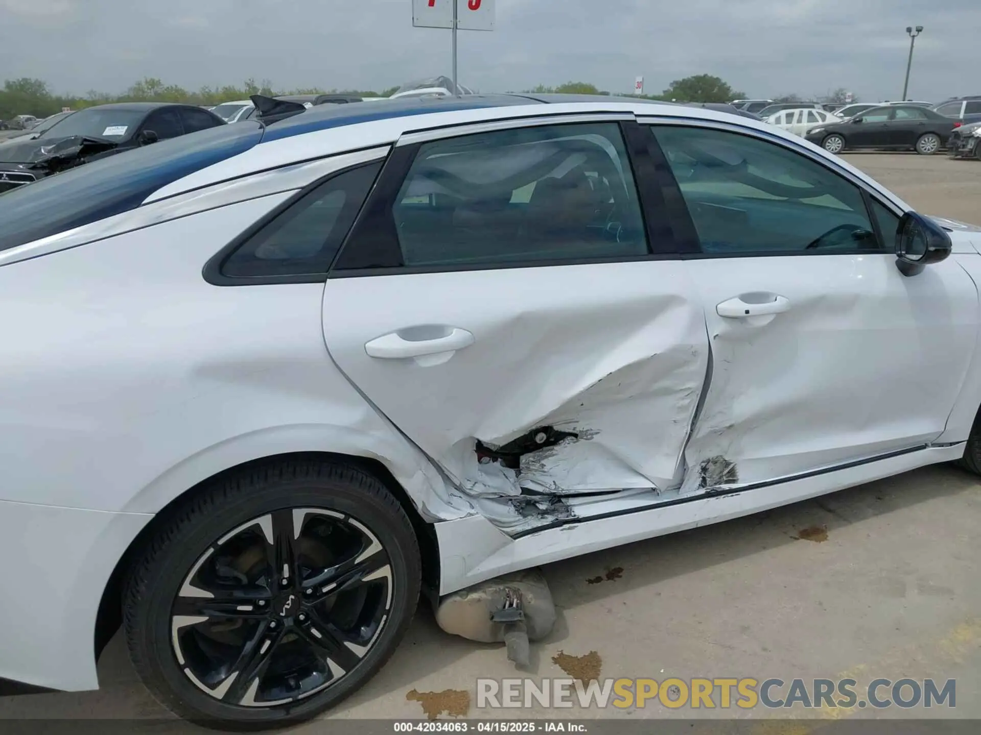 6 fotografías del automóvil dañado 5XXG64J21PG183275 KIA K5 2023