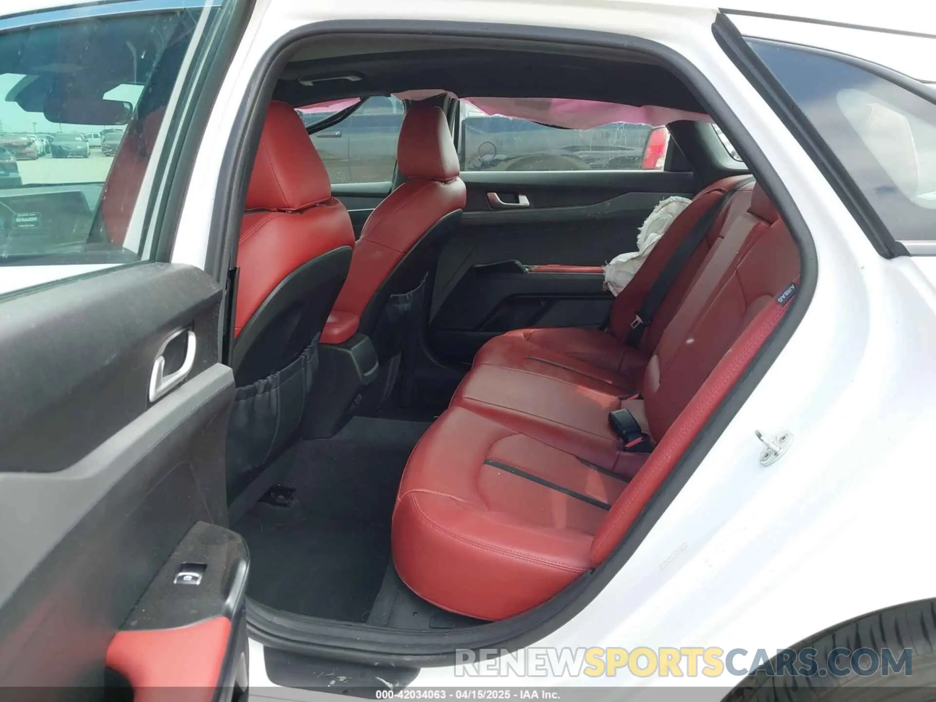 8 fotografías del automóvil dañado 5XXG64J21PG183275 KIA K5 2023