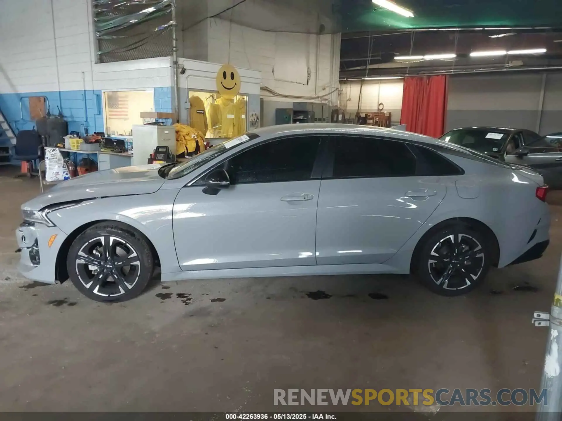 14 fotografías del automóvil dañado 5XXG64J21PG222611 KIA K5 2023