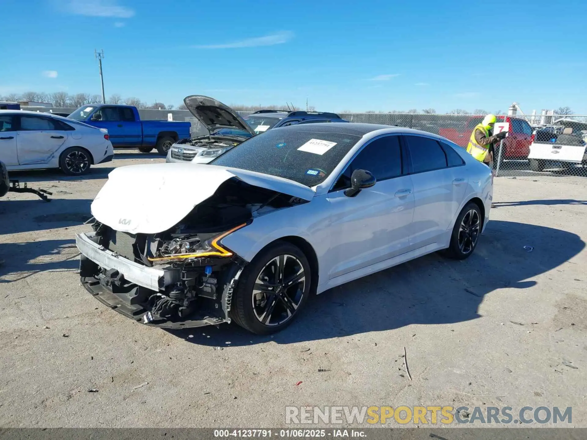 2 fotografías del automóvil dañado 5XXG64J22PG192812 KIA K5 2023