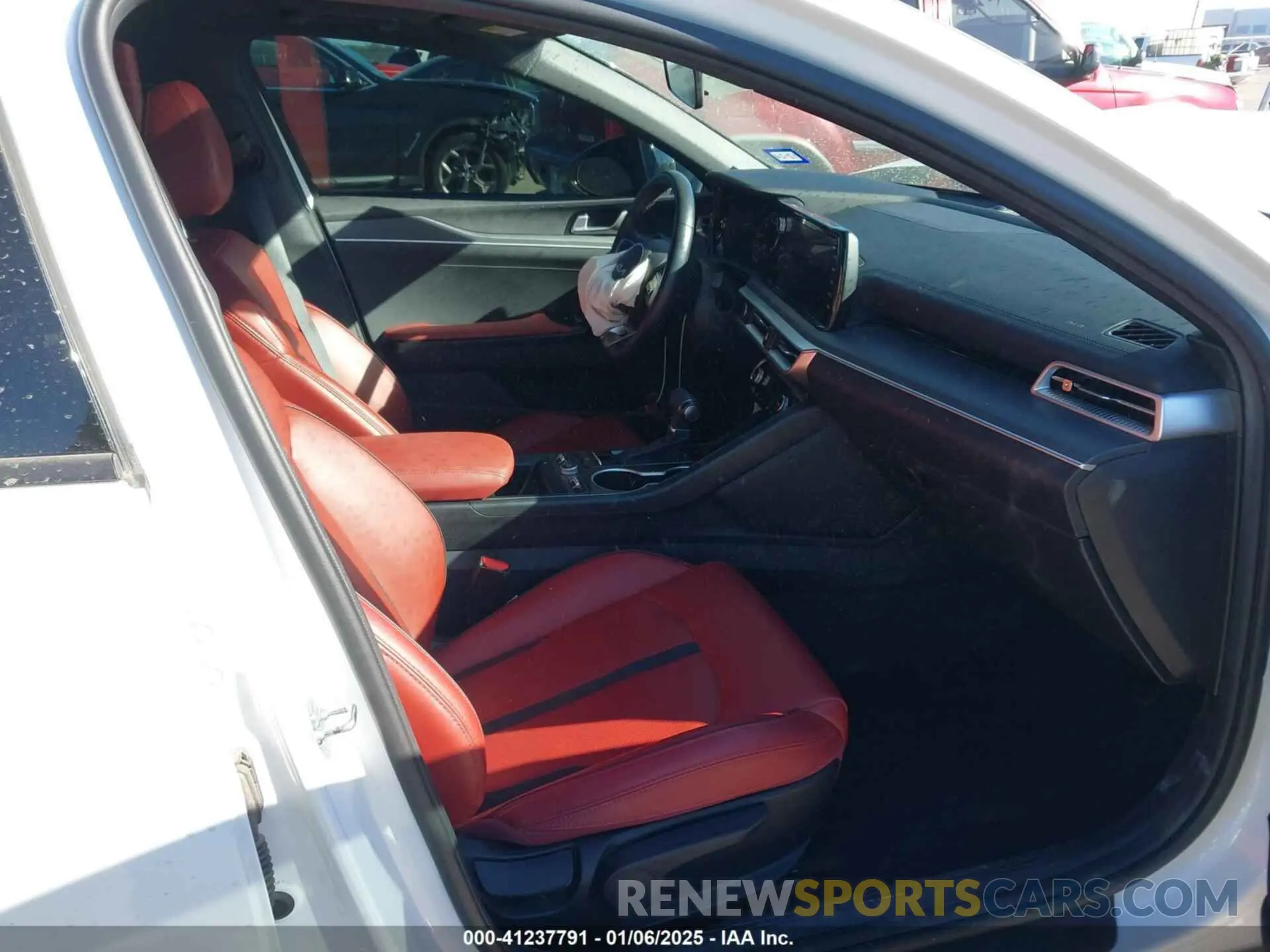 5 fotografías del automóvil dañado 5XXG64J22PG192812 KIA K5 2023