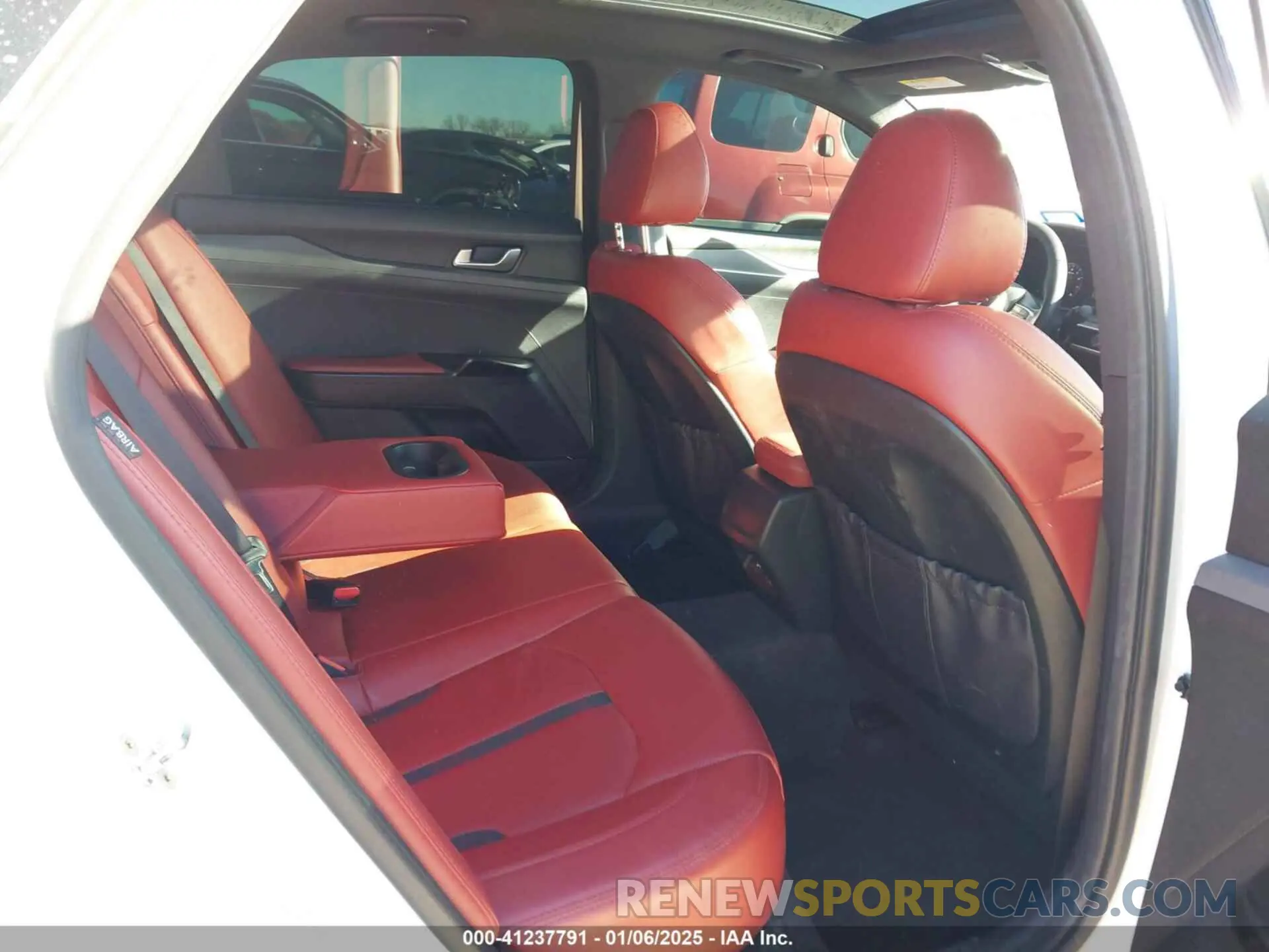 8 fotografías del automóvil dañado 5XXG64J22PG192812 KIA K5 2023