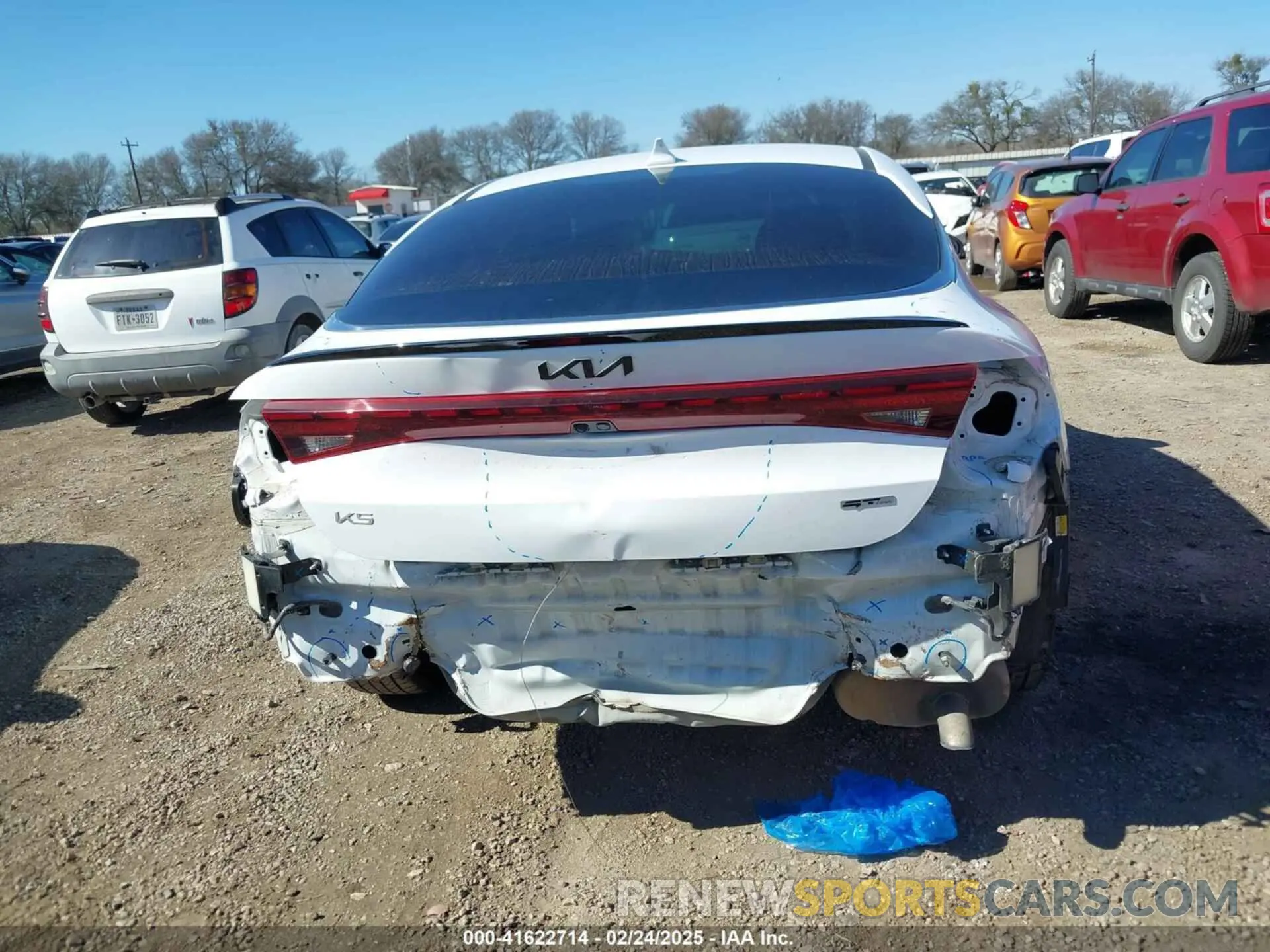 17 fotografías del automóvil dañado 5XXG64J23PG184492 KIA K5 2023