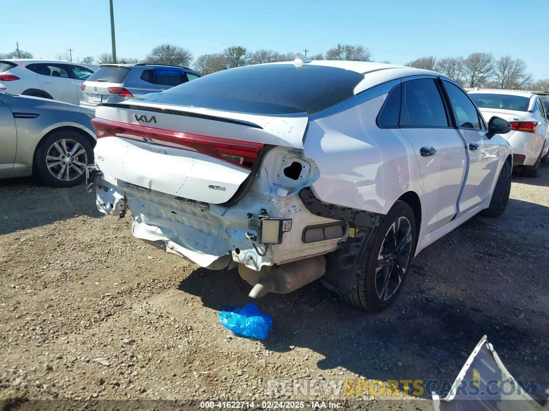 4 fotografías del automóvil dañado 5XXG64J23PG184492 KIA K5 2023